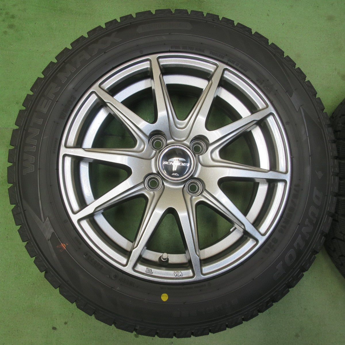 バリ溝！23年！キレイ！9.5分★スタッドレス 175/65R14 ダンロップ ウインターマックス WM02 SCHNEIDER MiD シュナイダー 14インチ PCD100/4H★6033012イス