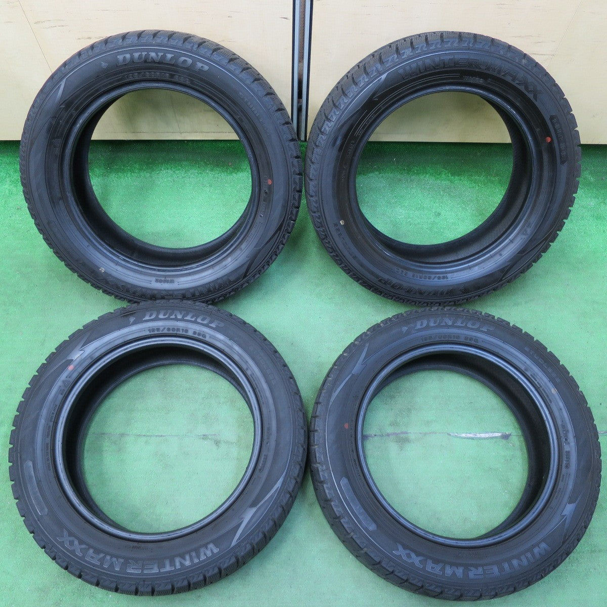 [送料無料] バリ溝！22年！8.5分★スタッドレス 195/60R16 ダンロップ ウインターマックス WM02 タイヤ 16インチ セレナ ラフェスタ ウィッシュ等★4120303イスタ