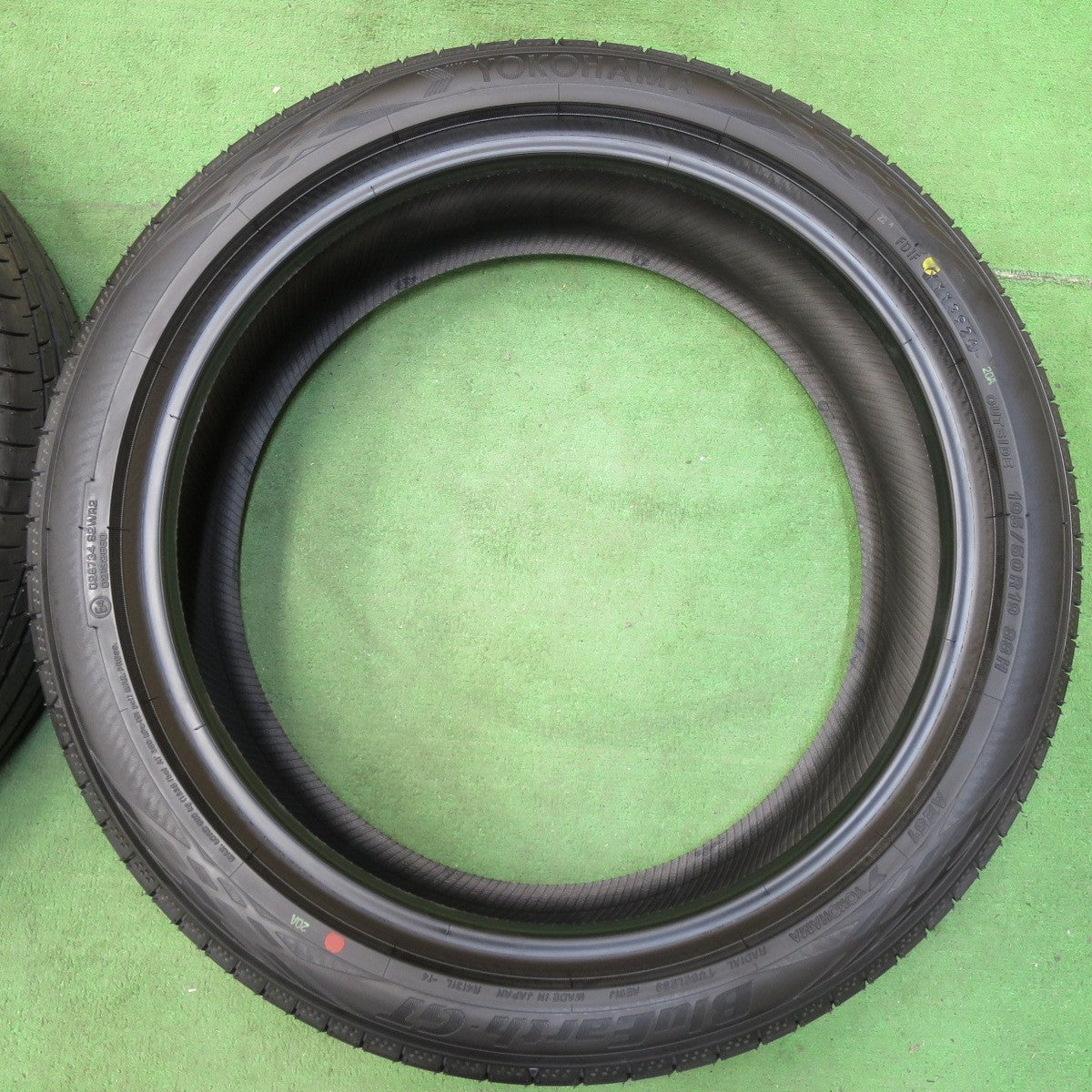 [送料無料] 新車外し！24年★195/50R19 ヨコハマ BluEarth-GT AE51 タイヤ 19インチ 60系 プリウス 等★4111305イノタ