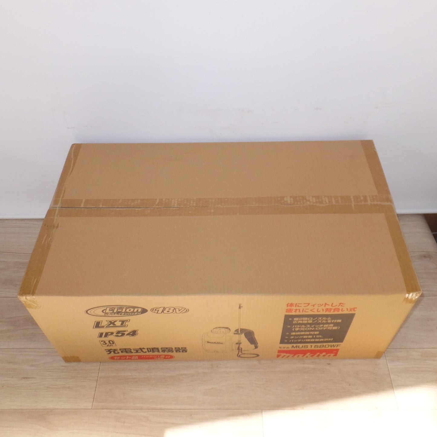 [送料無料] 未使用★マキタ makita 充電式噴霧器 MUS158DWF　タンク容量 15L　Li-ion 18V LXT IP54 3.0Ah　セット品 バッテリ1個 充電器 付★