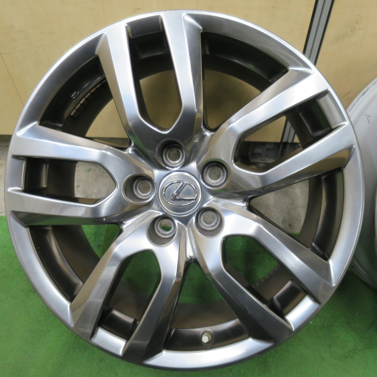 キレイ！センサー付き★レクサス NX バージョンL 純正 ホイール 18インチ 18×7.5J PCD114.3/5H★6033102NGホ