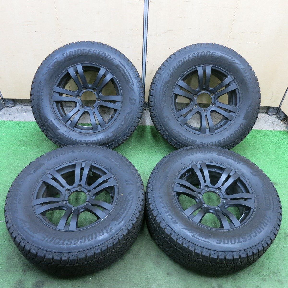 バリ溝！23年！キレイ！9.5分★スタッドレス 265/65R17 ブリヂストン ブリザック DM-V3 社外 アルミ 17インチ PCD139.7/6H★6011303ナス