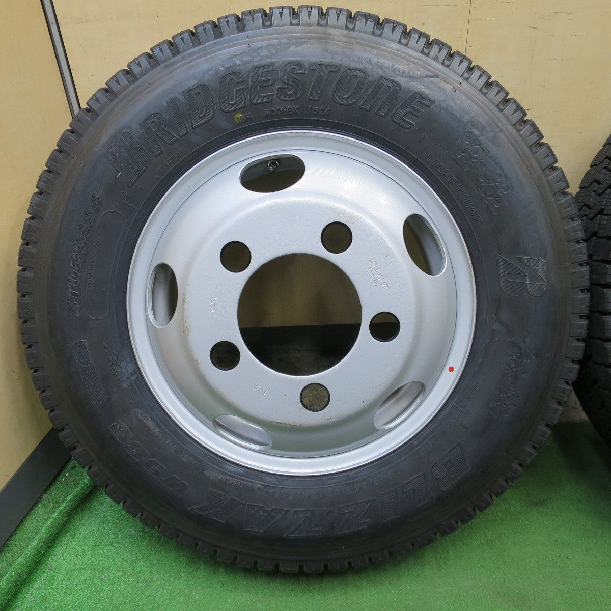 未使用！24年！6本★トラック 205/85R16 117/115N スタッドレス ブリヂストン ブリザック W989 TOPY スチール 115-8C 16インチ PCD208/5H★6052002ナス