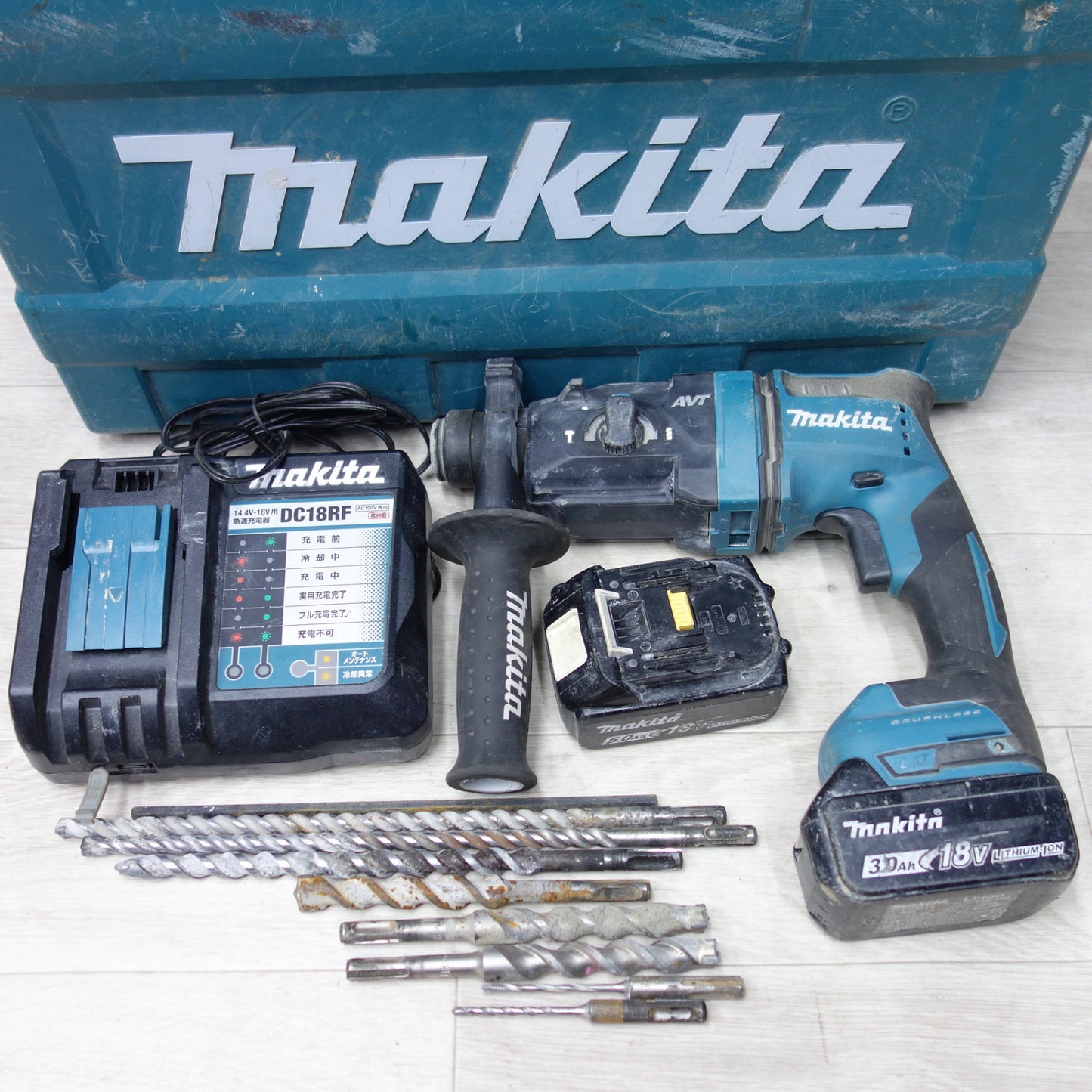 [送料無料] 付属品多数!バッテリー2個◆マキタ 18mm 充電式 ハンマ ドリル 18V HR182DRGX ケース 充電器 付き 電動 工具◆