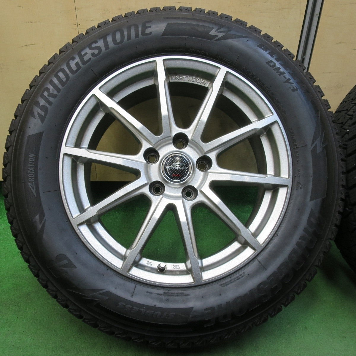 バリ溝！21年！キレイ！9.5分★スタッドレス 225/65R17 ブリヂストン ブリザック DM-V3 SCHNEIDER シュナイダー 17インチ PCD114.3/5H★5012006イス