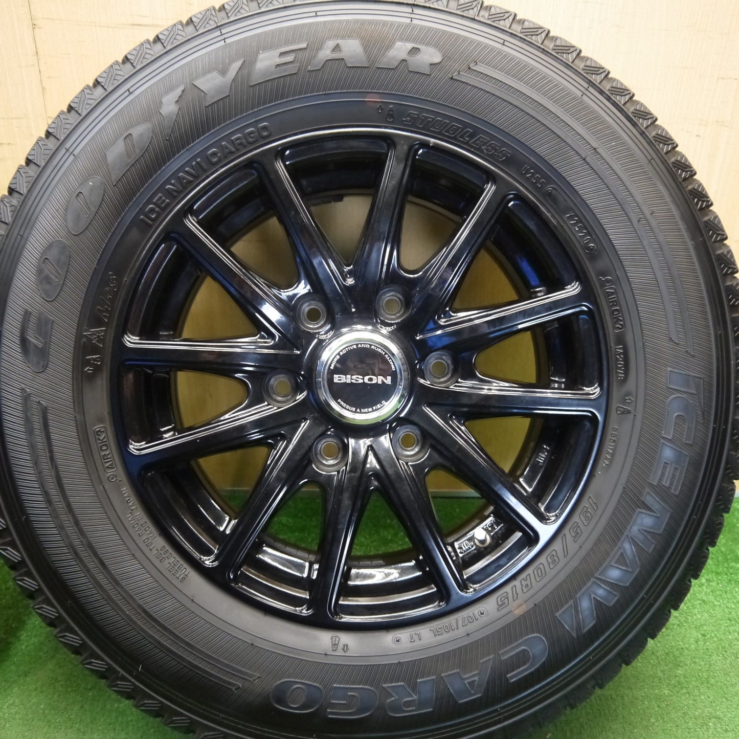 バリ溝！9.5分★スタッドレス 195/80R15 107/105L グッドイヤー アイスナビ CARGO BISON BN-01 バイソン カーゴ 15インチ PCD139.7/6H★6050101Hス