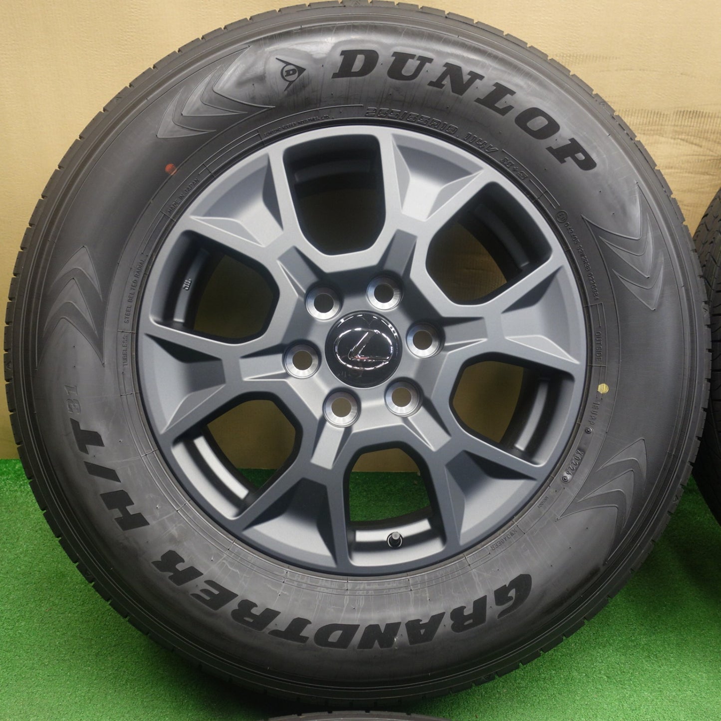 新車外し！26年★レクサス GX550 オーバー トレイル 純正 265/65R18 ダンロップ グラントレック H/T 31 18インチ PCD139.7/6H★6052102KTノ