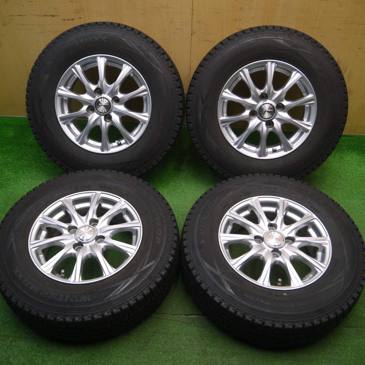 バリ溝！キレイ！9.5分★スタッドレス 165R13 6PR ダンロップ ウインターマックス SV01 JOKER ジョーカー 13インチ PCD100/4H★5011403Hス