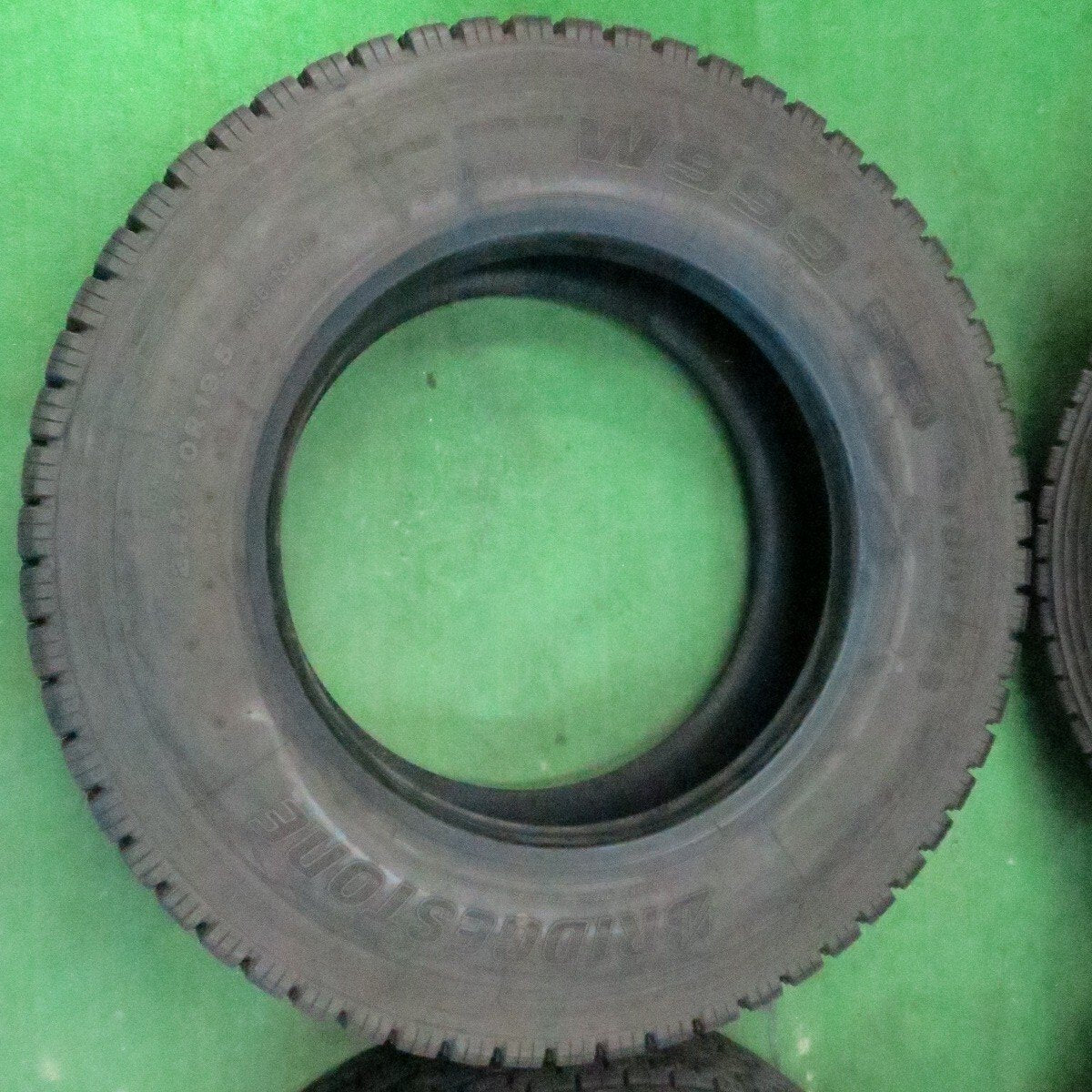 バリ溝！23年！9分★トラック タイヤ 245/70R19.5 136/134J スタッドレス ブリヂストン W999 19.5インチ★4050407ナス
