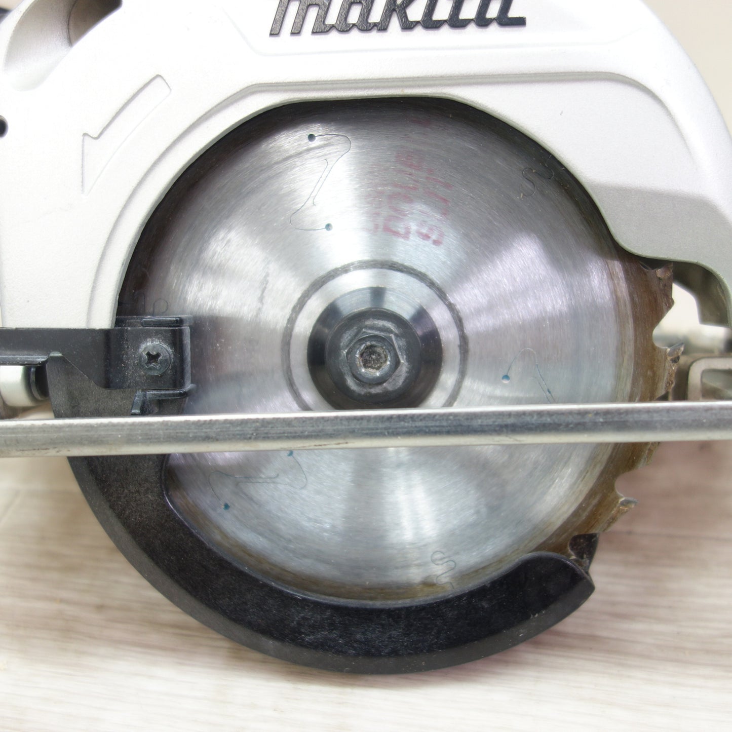 [送料無料] ☆マキタ 125mm 18V 充電式 マルノコ HS471D 本体のみ 丸ノコ 丸のこ 丸鋸 電動 工具☆
