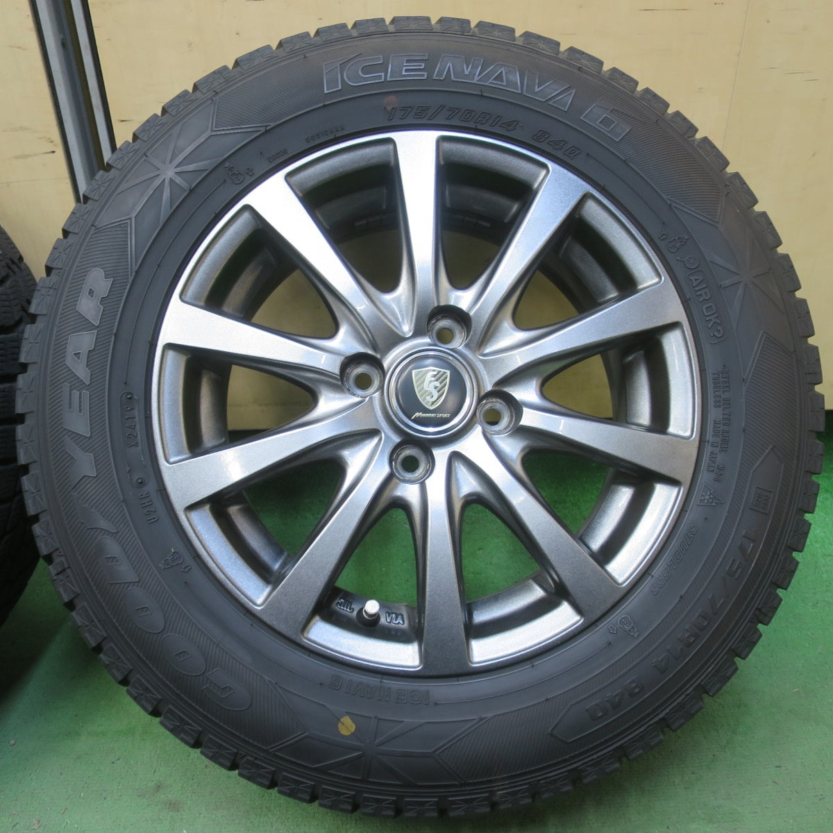 キレイ◎スタッドレス 175/70R14 グッドイヤー アイスナビ6 MANARAY SPORT マナレイ スポーツ 14インチ PCD100/4H◎6091914イス