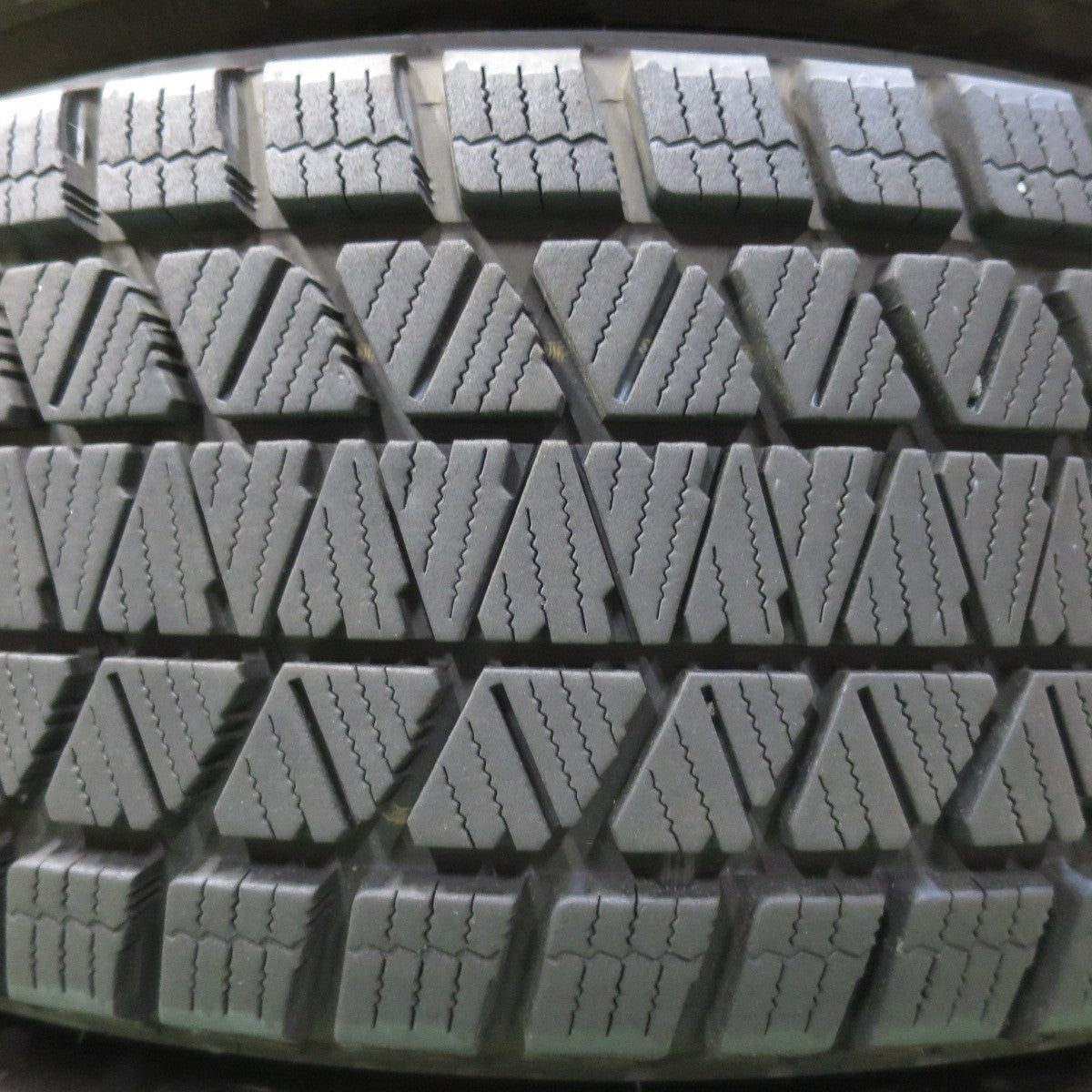 バリ溝！21年！キレイ！9.5分★スタッドレス 225/65R17 ブリヂストン ブリザック DM-V3 SCHNEIDER シュナイダー 17インチ PCD114.3/5H★5012006イス