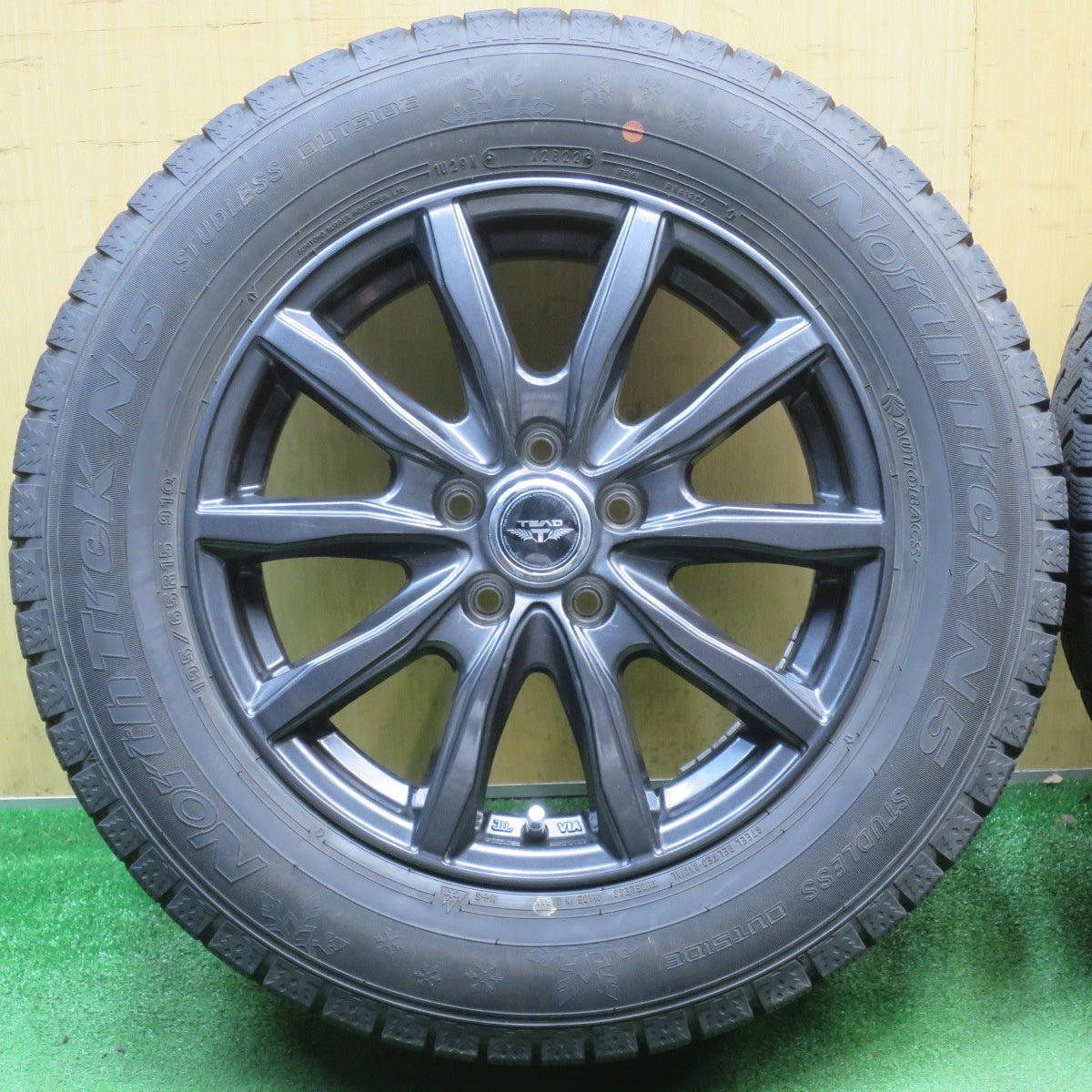 バリ溝！22年！キレイ！9.5分★プリウス 等 195/65R15 スタッドレス オートバックス ノーストレック N5 TEAD テッド 15インチ PCD100/5H★6050803NJス