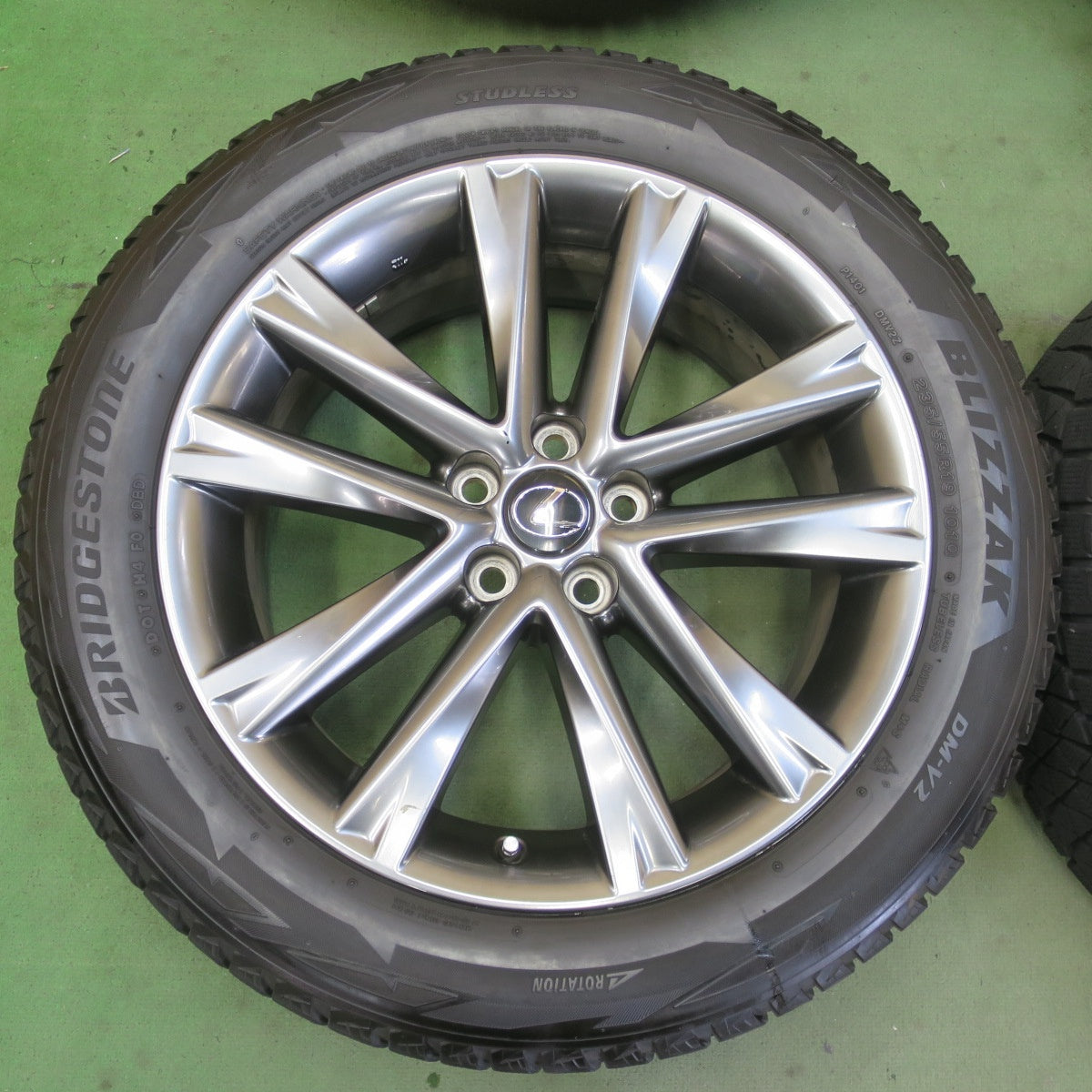 4本価格★レクサス RX 純正 235/55R19 スタッドレス ブリヂストン ブリザック DM-V2 19インチ PCD114.3/5H★6052702イス