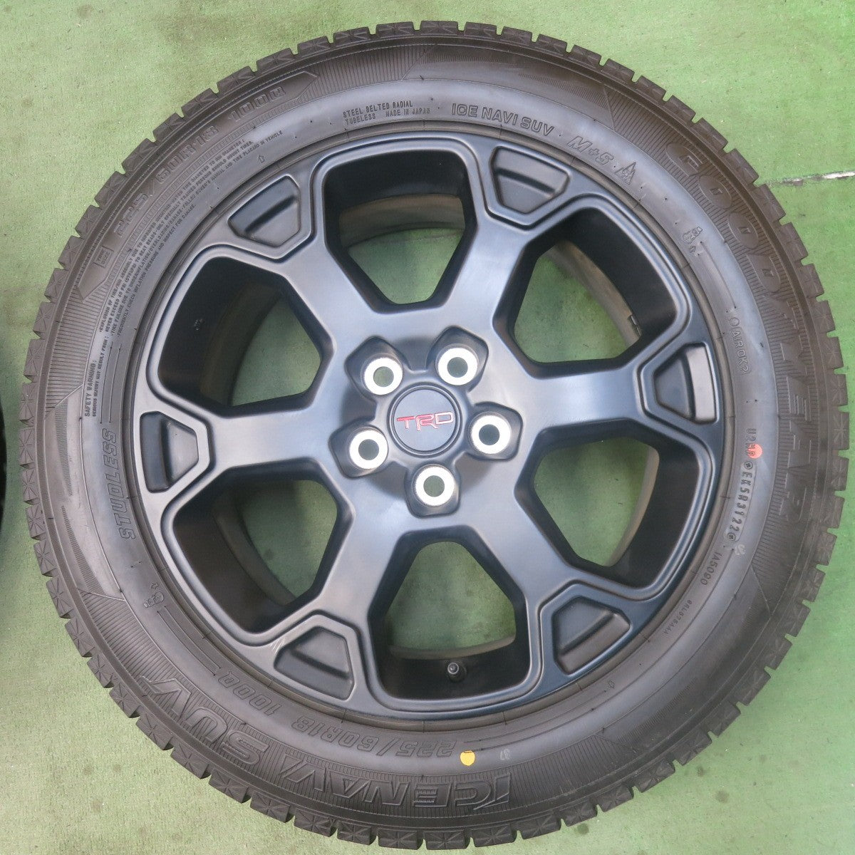 バリ溝！22年！キレイ！9.5分以上★US トヨタ RAV4 純正 TRD 225/60R18 スタッドレス グッドイヤー アイスナビ SUV 18インチ PCD114.3/5H★6022401SKス