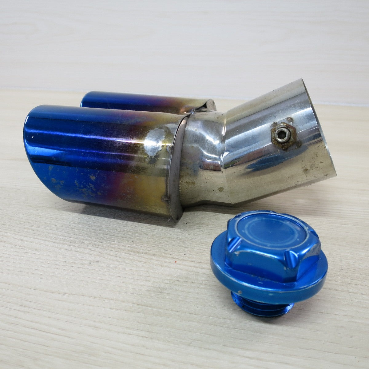 セット♪2本出し デュアル マフラー カッター 汎用 エンジン オイル キャップ 型式 不明 外装 カー パーツ♪ [送料無料]