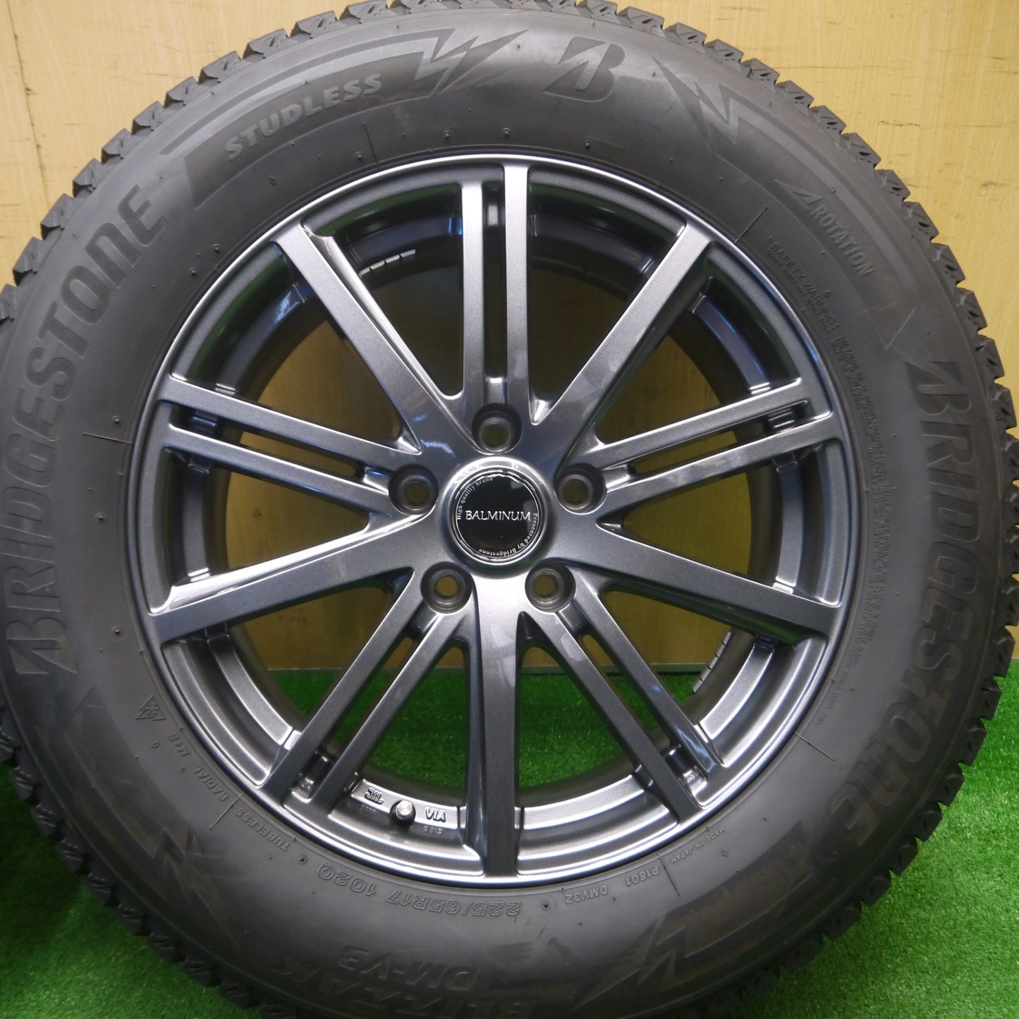 [送料無料] バリ溝！21年！キレイ！9.5分★スタッドレス 225/65R17 ブリヂストン ブリザック DM-V3 BALMINUM バルミナ 17インチ PCD114.3/5H★4102503Hス