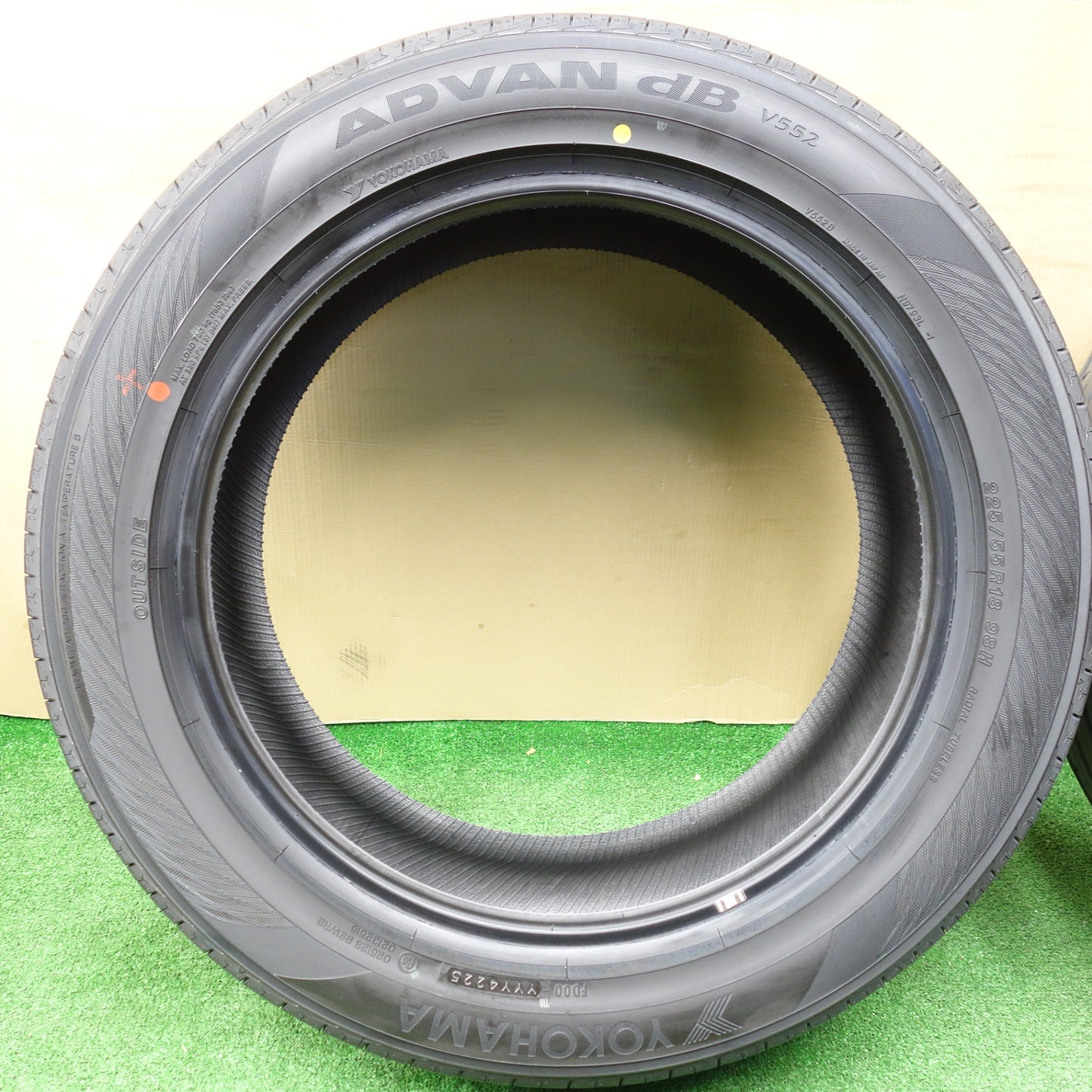 新車外し！25年★225/55R18 ヨコハマ アドバン dB V552 タイヤ 18インチ デリカ D:5 エルグランド アルファード ヴェルファイア 等★5121408KTノタ