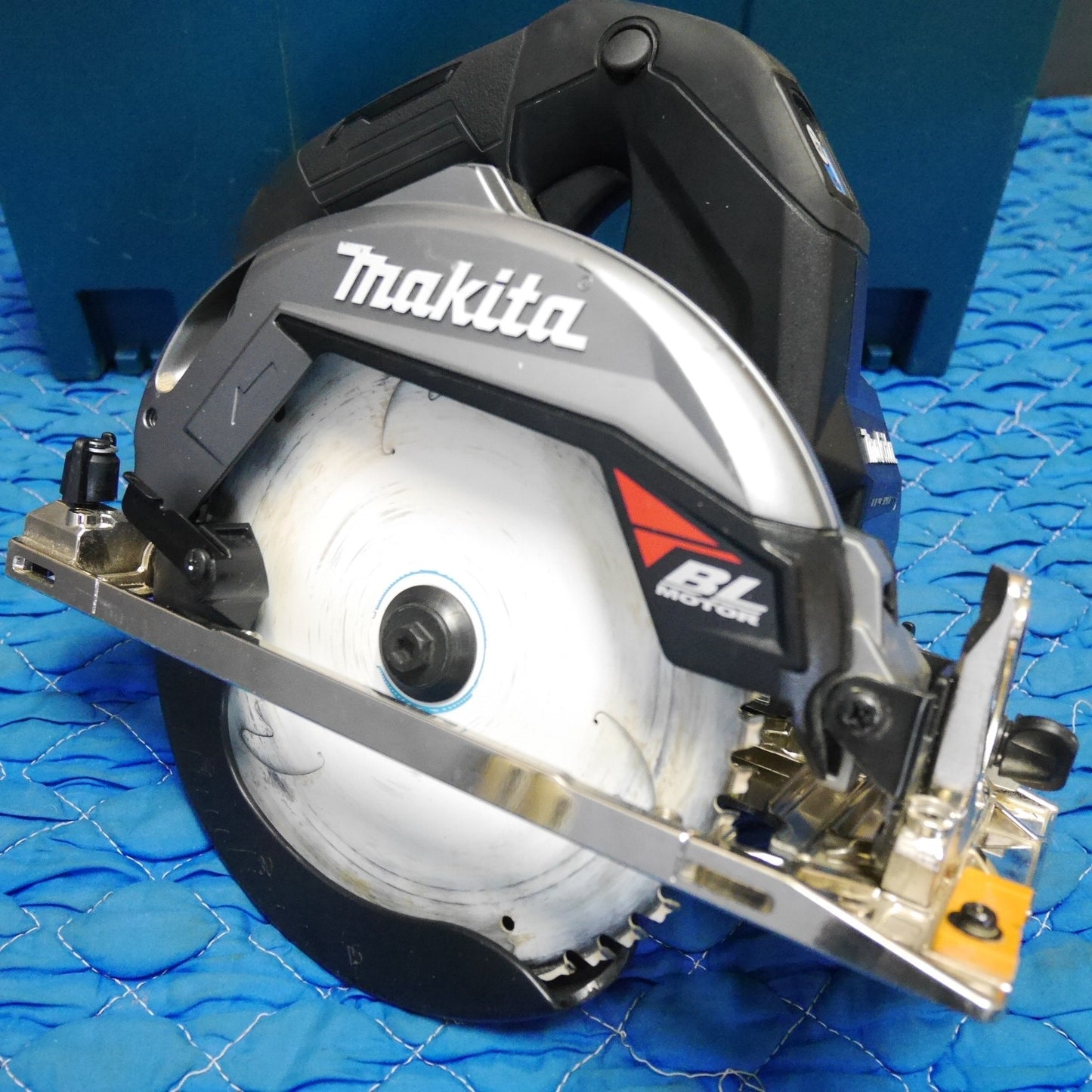 [送料無料] バッテリー2個付☆マキタ 165mm 充電式 マルノコ HS001G 電動 工具 切断機 丸のこ 丸ノコ 丸鋸 makita 木工用☆