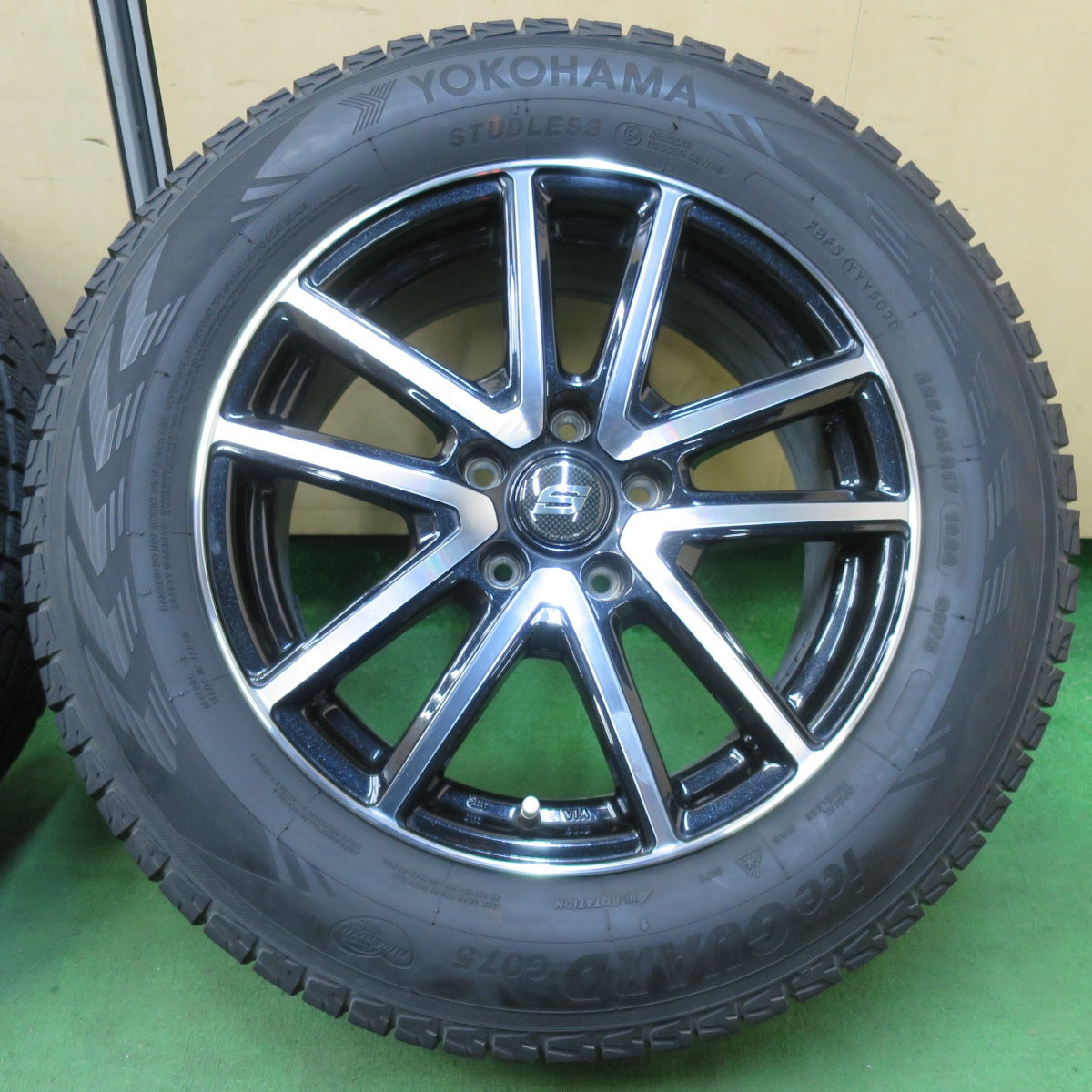 [送料無料] バリ溝！キレイ！8.5分★スタッドレス 225/65R17 ヨコハマ アイスガード G075 STRANGER ストレンジャー 17インチ PCD114.3/5H★5011108イス