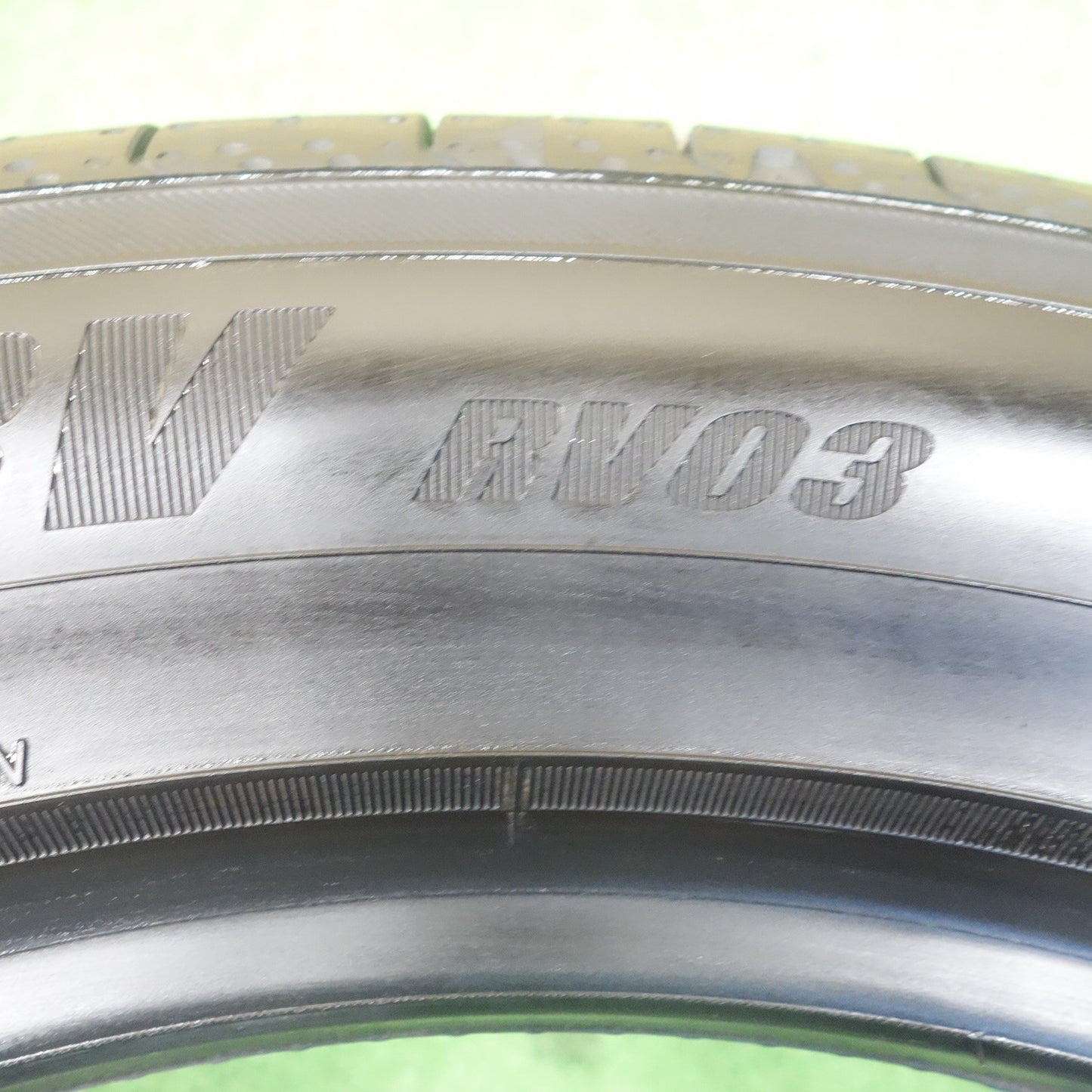 バリ溝！24年！9.5分以上！1本★235/50R18 ヨコハマ BluEarth-RV RV03 ブルーアース 18インチ タイヤ アルファード ヴェルファイア 等★6032503KTノタ