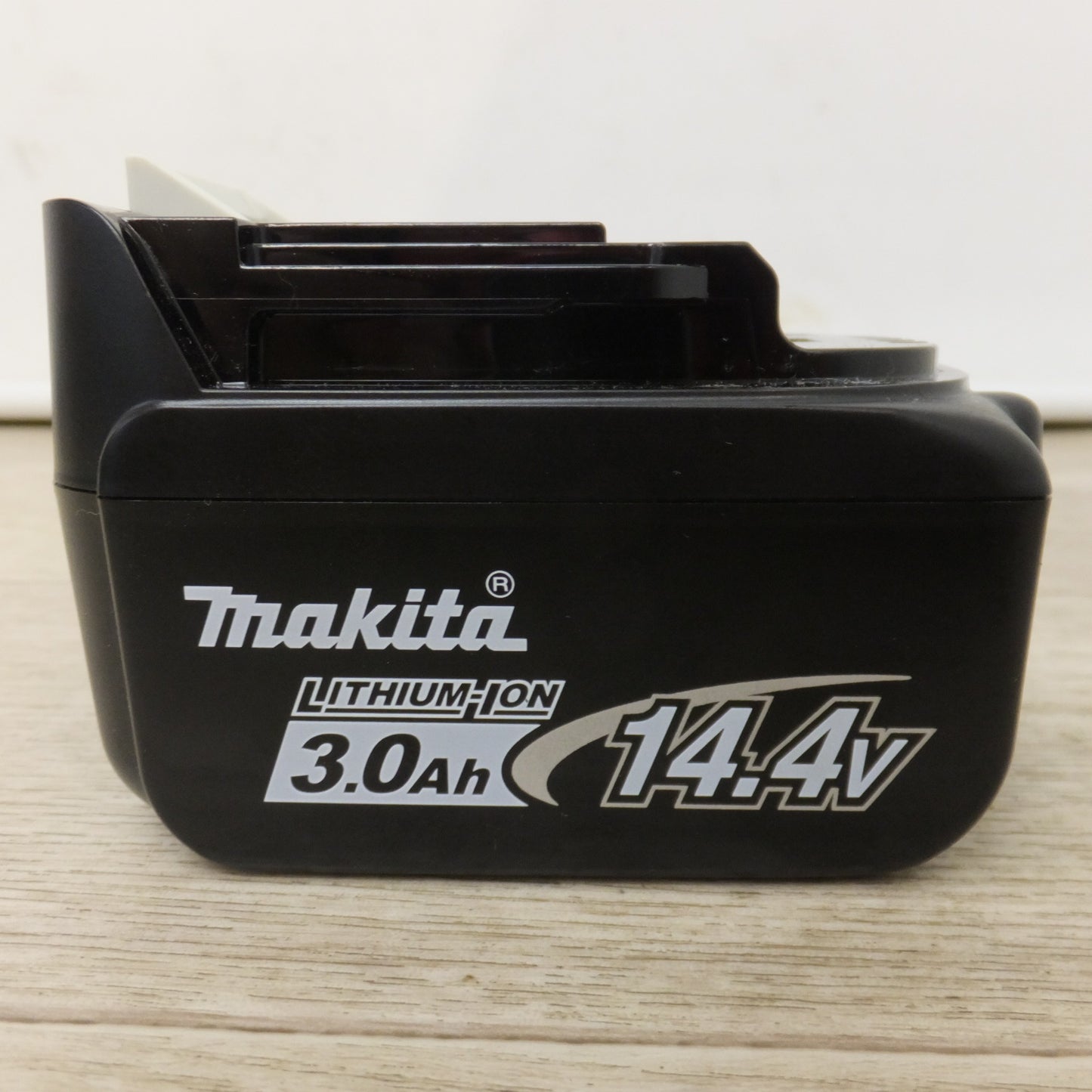 [送料無料] ★マキタ makita 充電式ブロワ UB142D　バッテリ BL1430　充電器 DC18RC T　セット★