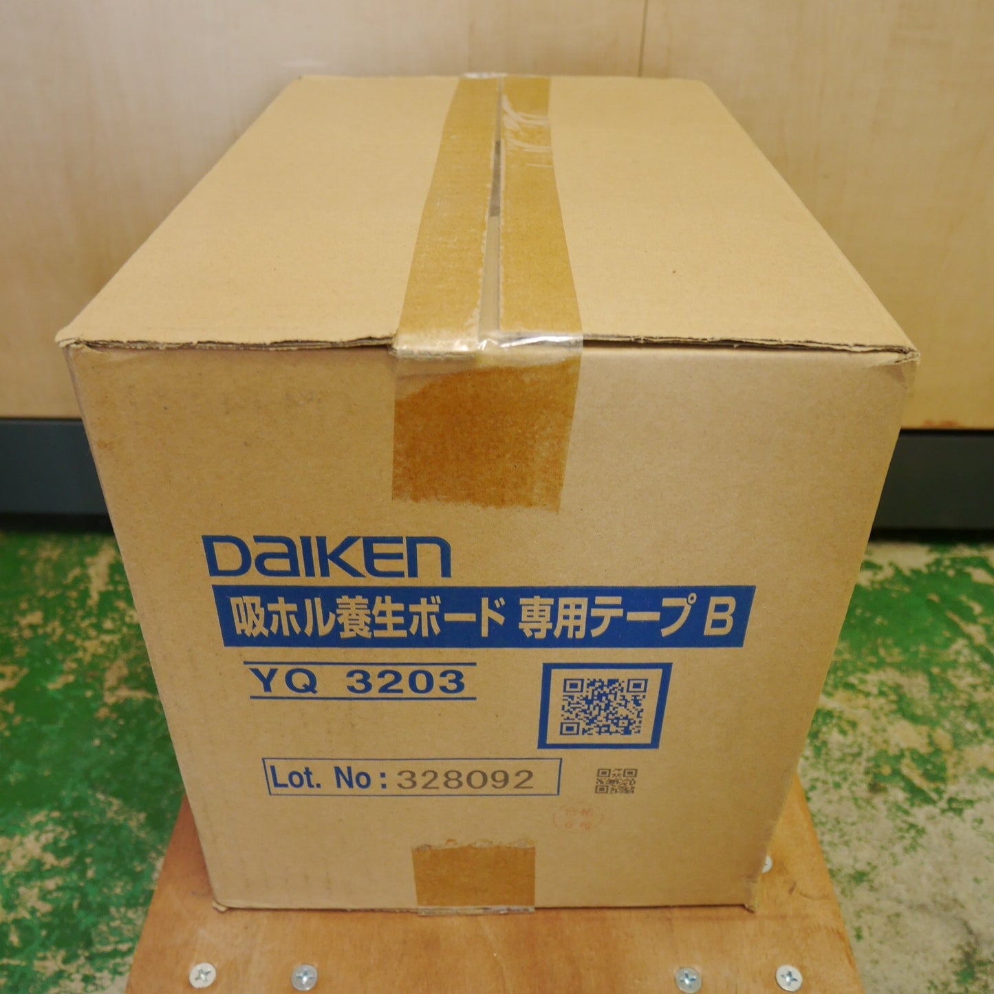 ●複数在庫有●[送料無料] 未使用！30巻入り☆DAIKEN 大建工業 吸ホル 養生 ボード 専用 テープ B YQ3203 50mm×25m 床養生材☆