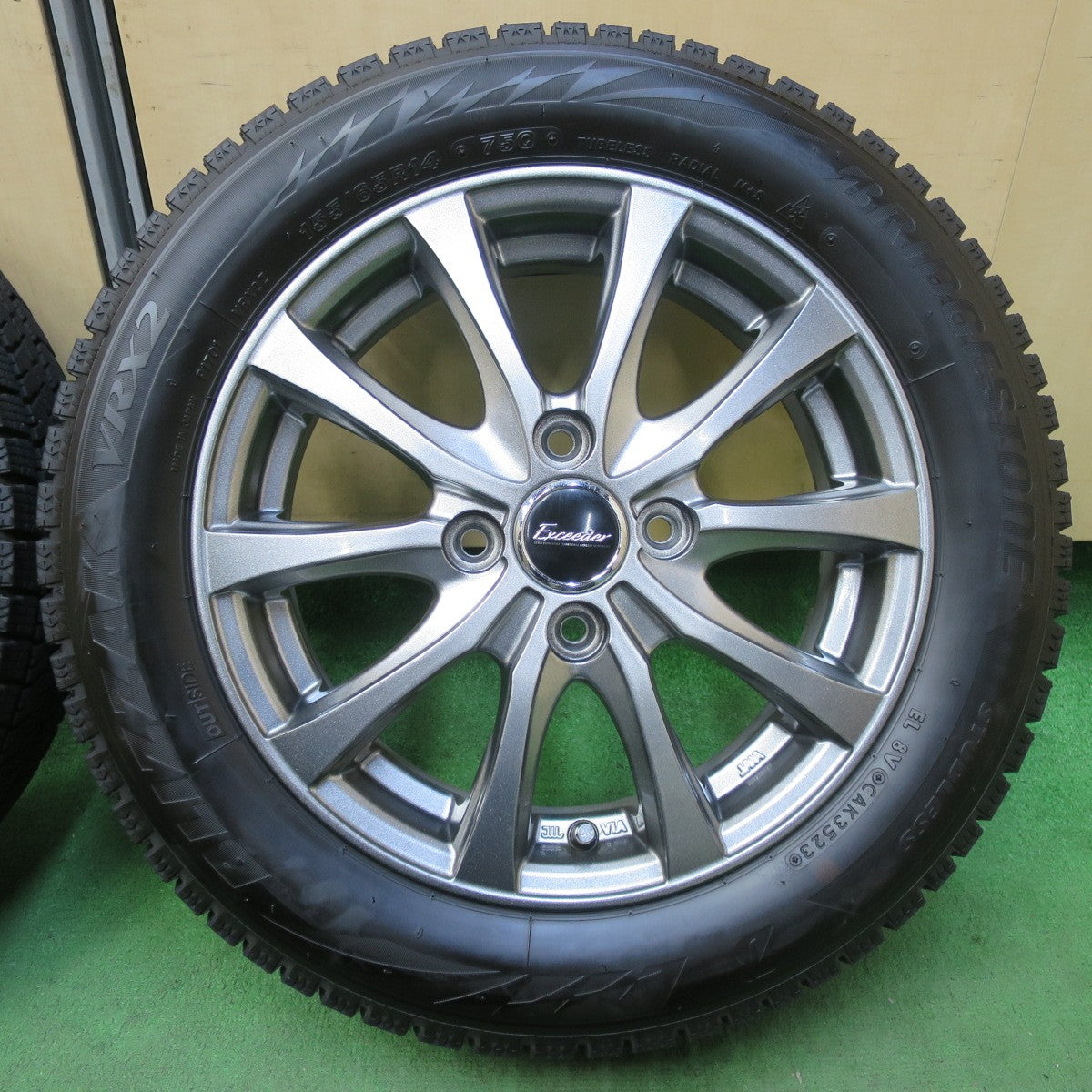 バリ溝！23年！キレイ！9分★スタッドレス 155/65R14 ブリヂストン ブリザック VRX2 Exceeder エクシーダー 14インチ PCD100/4H★5090906イス