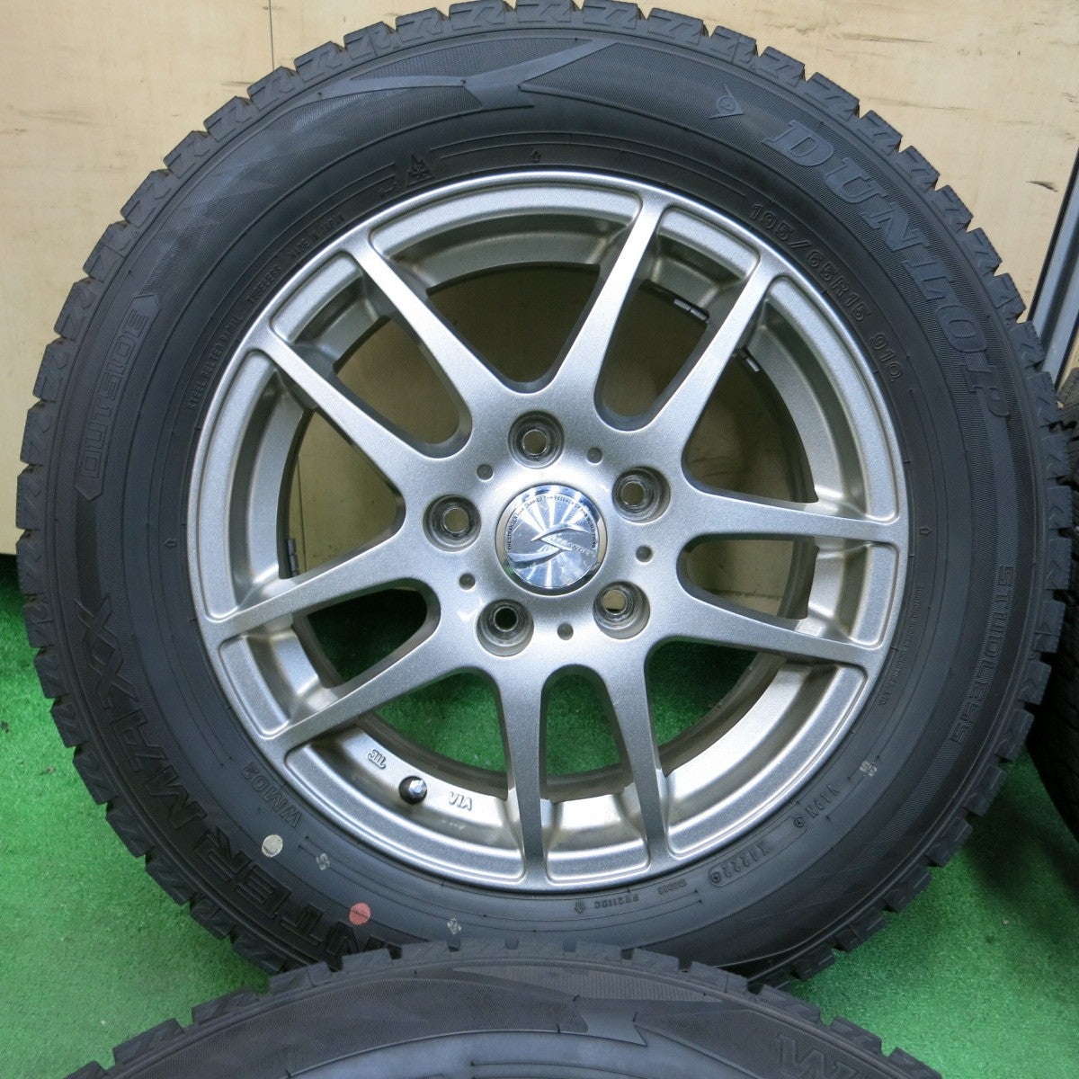 *送料無料* バリ溝！22年！キレイ！9.5分★スタッドレス 195/65R15 ダンロップ ウインターマックス WM02 STRANGER ストレンジャー PCD114.3/5H★4072504SYス