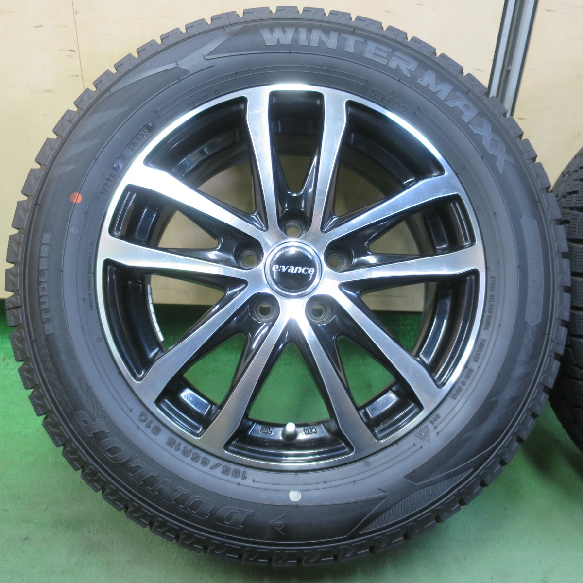 バリ溝！25年！キレイ！ほぼ10分★プリウス 等 195/65R15 スタッドレス ダンロップ ウインターマックス WM02 evance HA1 エヴァンス 15インチ PCD100/5H★6050808イス
