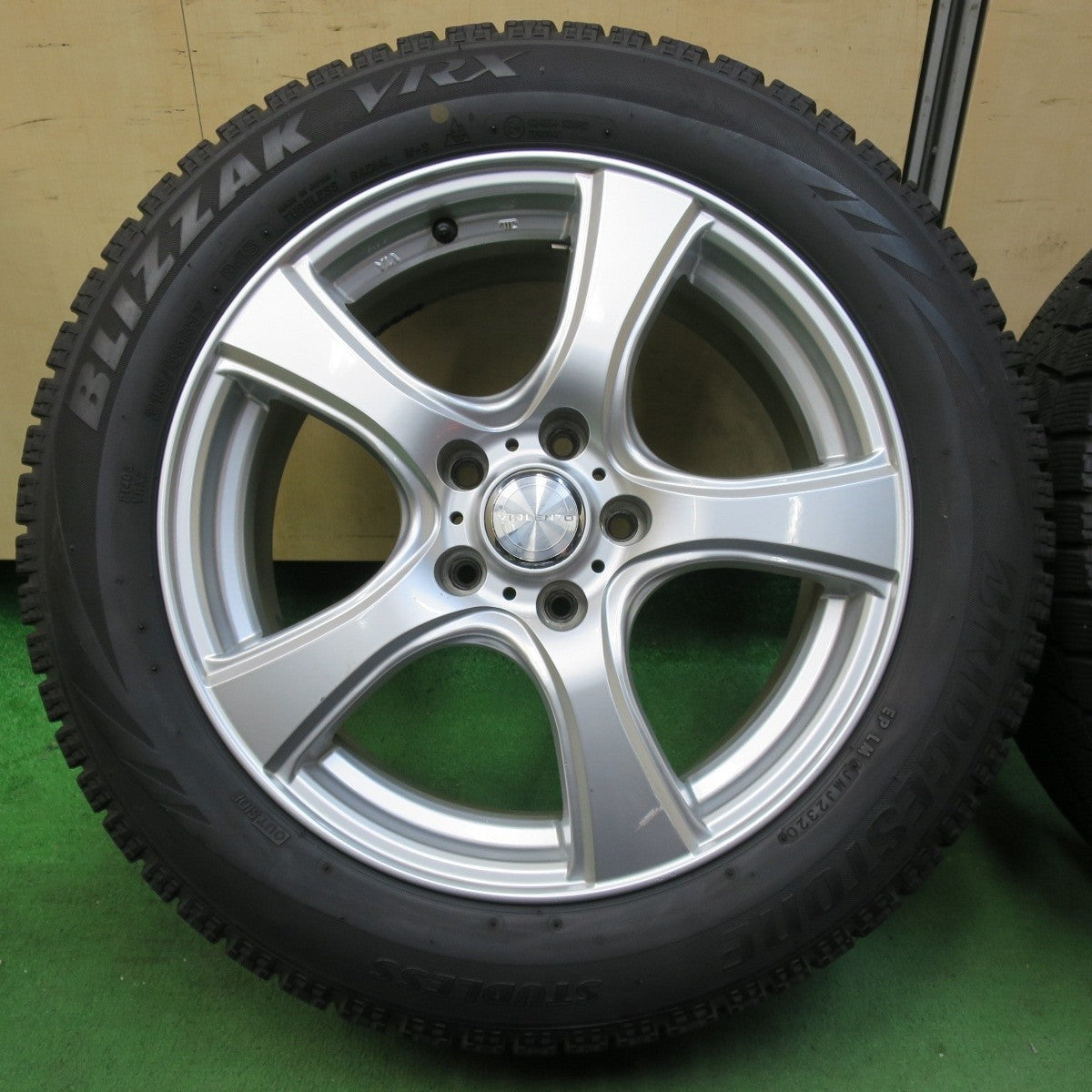 4本価格★スタッドレス 215/55R17 ブリヂストン ブリザック VRX VIOLENTO ヴィオレント 17インチ PCD114.3/5H★5011703イス