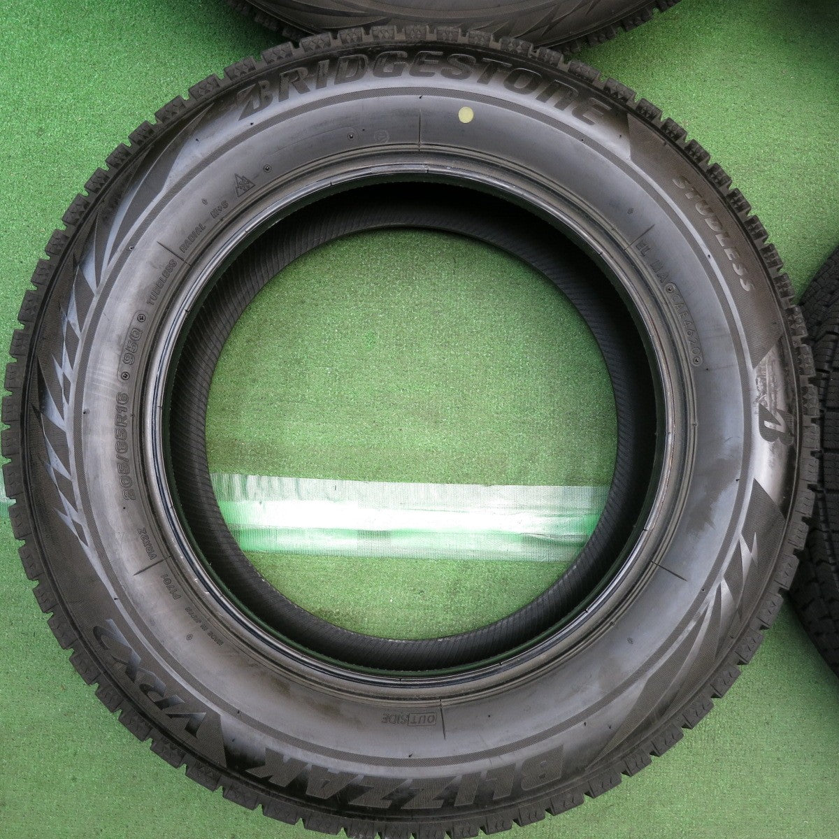 バリ溝！9分◎スタッドレス 205/65R16 ブリヂストン ブリザック VRX2 タイヤ 16インチ ヤリスクロス エスティマ カムリ セレナ 等◎6100201KKスタ