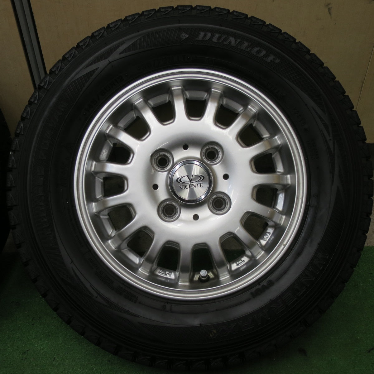 バリ溝！キレイ！9.5分★スタッドレス 145/80R12 80/78N ダンロップ ウインターマックス SV01 VICENTE ヴィセンテ 12インチ PCD100/4H★5062003TTス