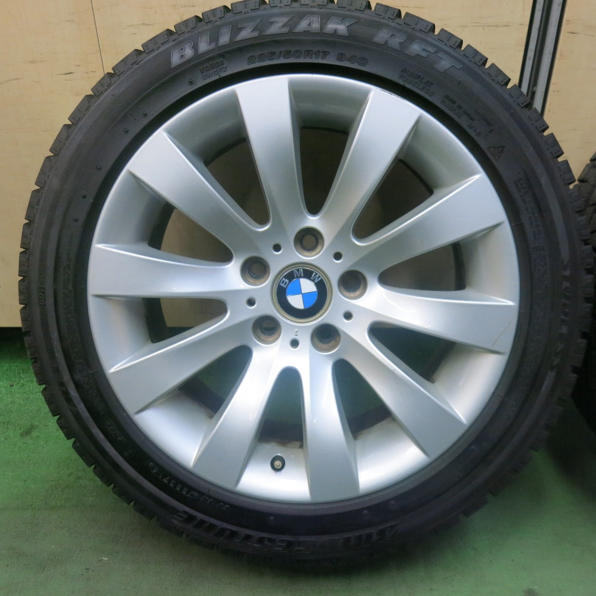 バリ溝！9.5分★BMW 5シリーズ E60 E61 純正 225/50R17 スタッドレス ブリヂストン ブリザック RFT 17インチ PCD120/5H★6011301SKス