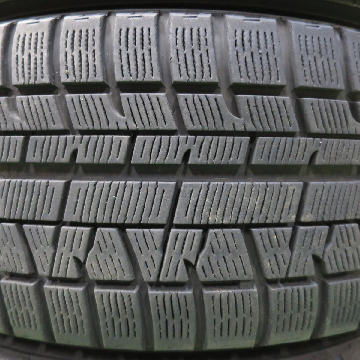 [送料無料] バリ溝！8分★ボルボ 等 BIASSO 215/55R17 スタッドレス ヨコハマ アイスガード iG50 プラス ビアッソ 17インチ PCD108/5H★4120311イス