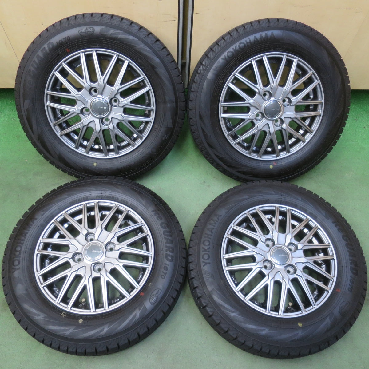 バリ溝！25年！キレイ！ほぼ10分◎スタッドレス 145/80R13 ヨコハマ アイスガード iG70 GRASS グラス 13インチ PCD100/4H◎6100805イス