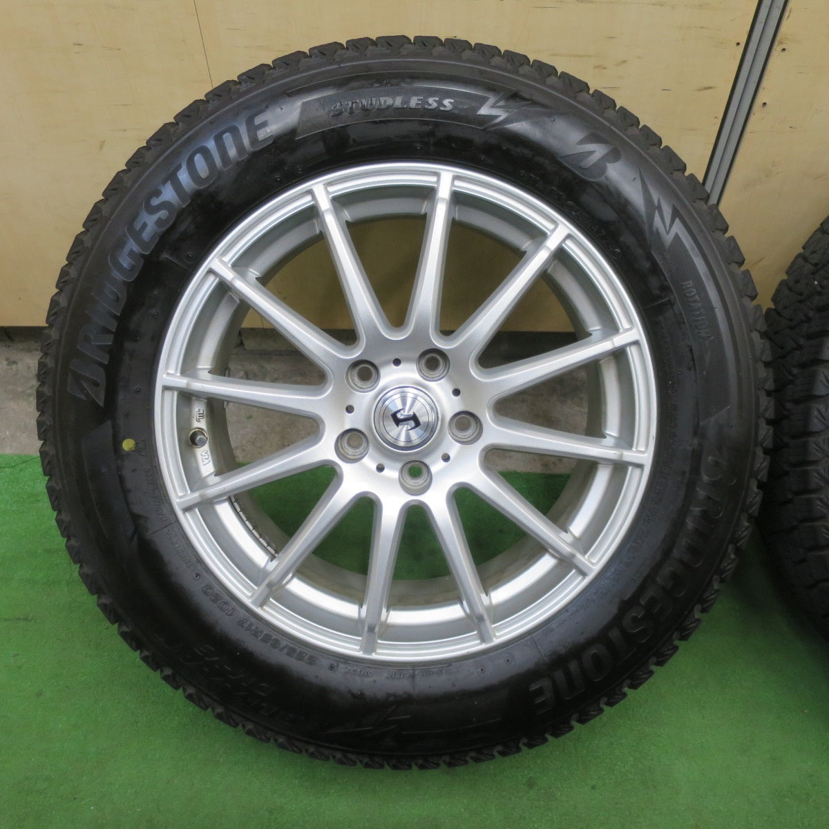 バリ溝！24年！キレイ！9.5分★スタッドレス 225/65R17 ブリヂストン ブリザック DM-V3 社外 アルミ 17インチ PCD114.3/5H★6040606TTス