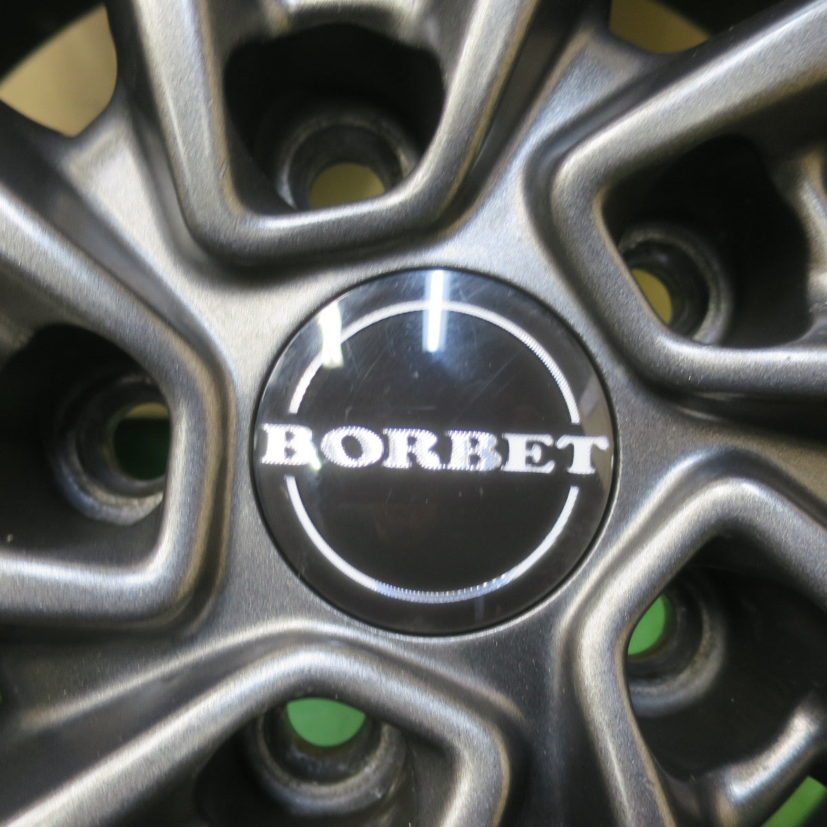 バリ溝！キレイ！9.5分★MINI BMW 等 BORBET typeV 225/55R17 スタッドレス ダンロップ ウインターマックス WM01 17インチ ボルベット PCD112/5H★5111402イス