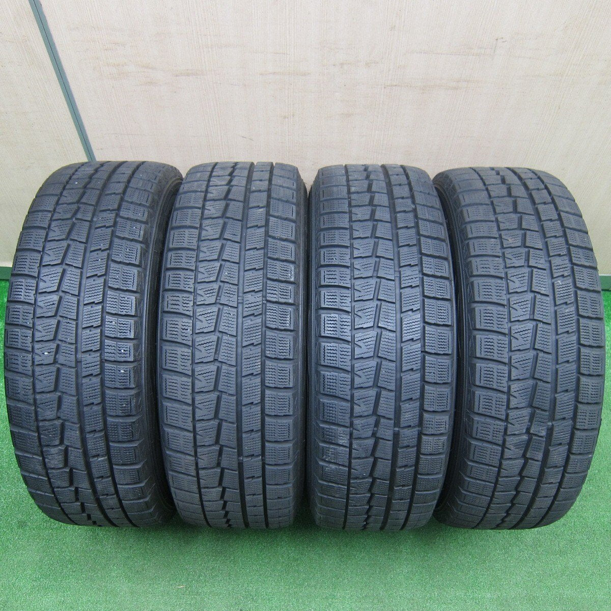 キレイ★スタッドレス 215/60R16 ダンロップ ウインターマックス WM01 B-win KRX 16インチ PCD114.3/5H★4121006TNス