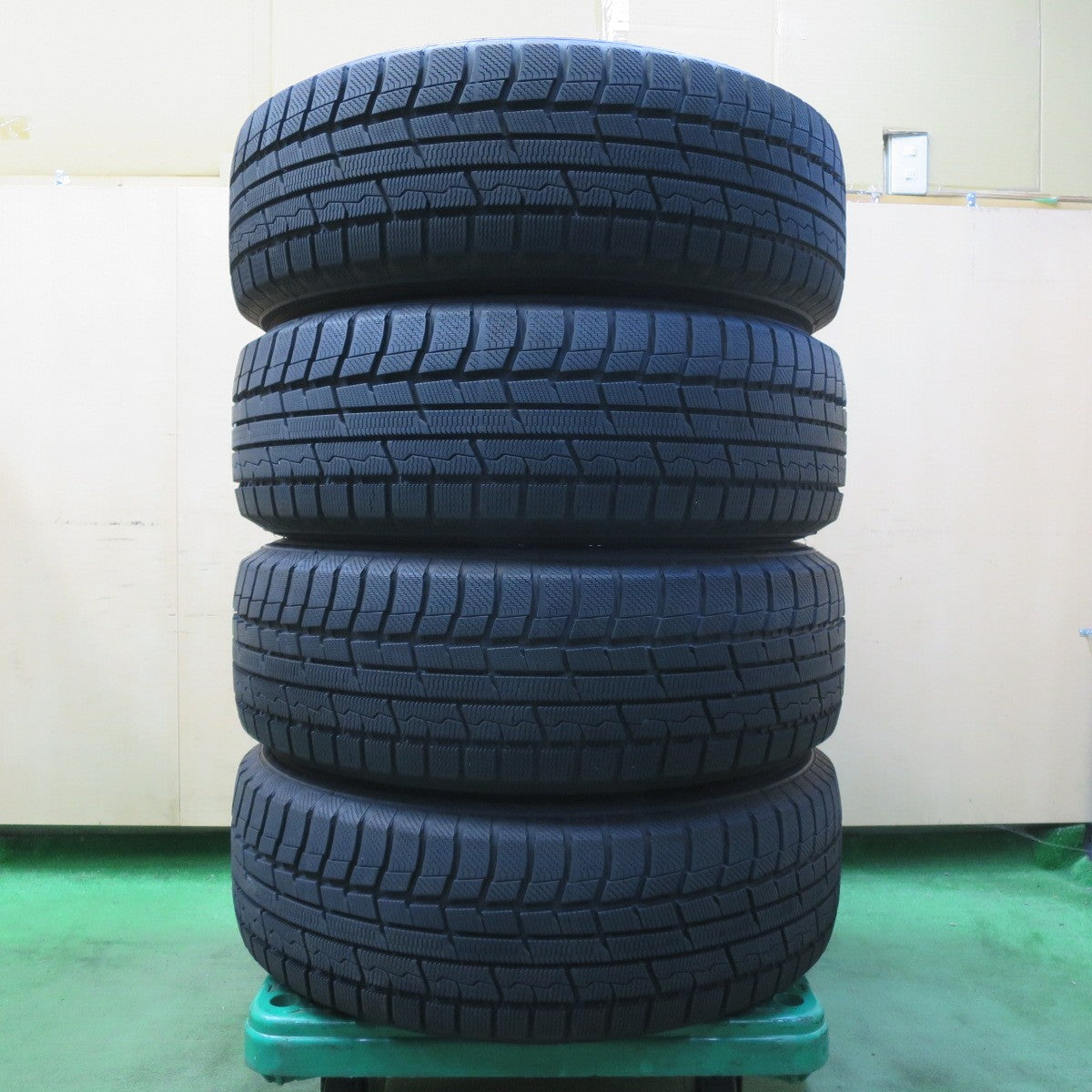 超バリ溝！キレイ！9.5分以上★スタッドレス 225/65R17 トーヨー ウインター トランパス TX SPORT ABELIA スポルト アベリア 17インチ PCD114.3/5H★5072507イス