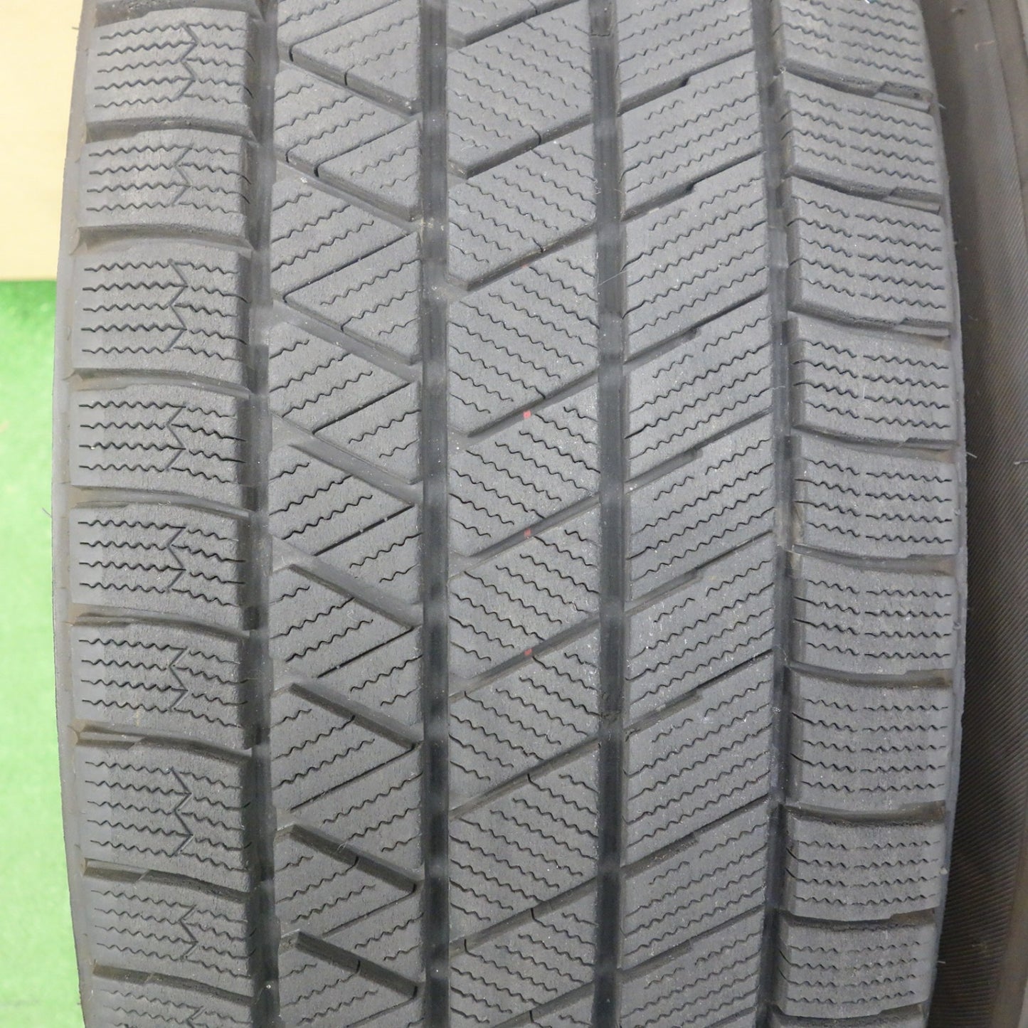 バリ溝！22年！キレイ！9.5分★スタッドレス 235/60R18 ブリヂストン ブリザック VRX3 GRADUAL グラデュアル 18インチ PCD114.3/5H★6042902KTス