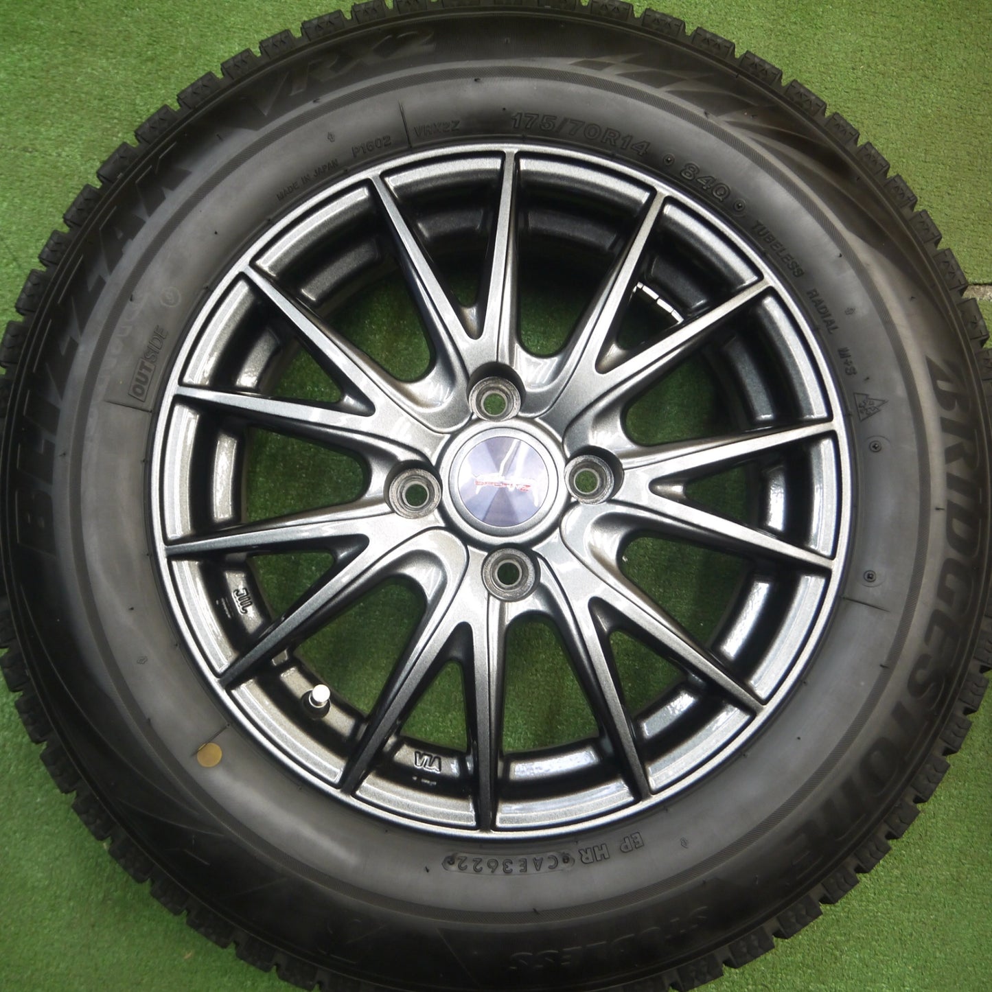 [送料無料] バリ溝！22年！キレイ！9.5分★スタッドレス 175/70R14 ブリヂストン ブリザック VRX2 VELVA SPORTZ ヴェルヴァ 14インチ PCD100/4H★5021401Hス