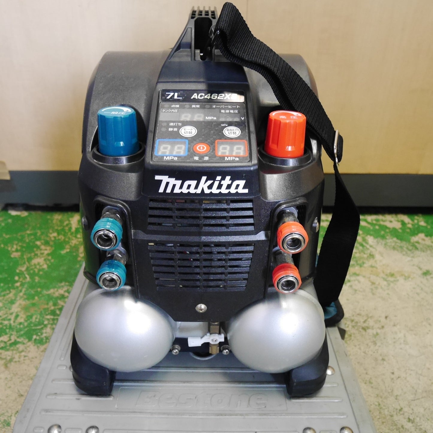 [送料無料] キレイ☆マキタ エアコンプレッサ AC462XS 50-60Hz エアー ツール 工具 黒 ブラック 高圧 両用 Makita☆