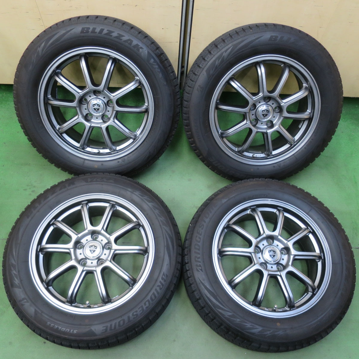 バリ溝！9分★スタッドレス 215/60R17 ブリヂストン ブリザック VRX2 ESTROSA エステローザ 17インチ PCD114.3/5H★6040603イス
