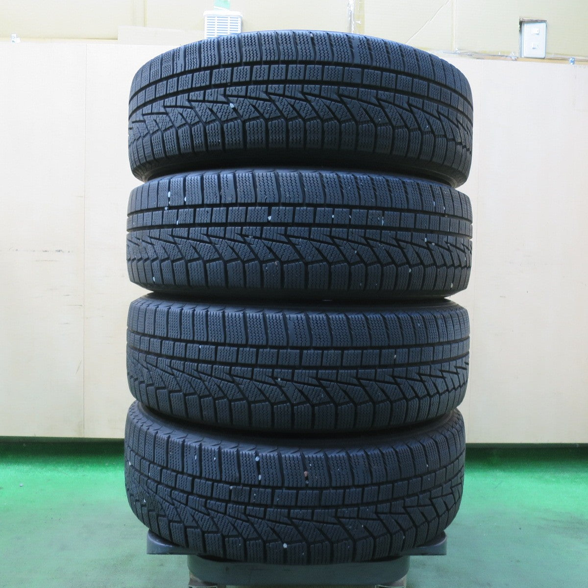 4本価格★MINI R56 ミニ クーパー 純正 175/65R15 スタッドレス ハンコック ウインター アイセプト IZ2A 15インチ PCD100/4H★5102408イス