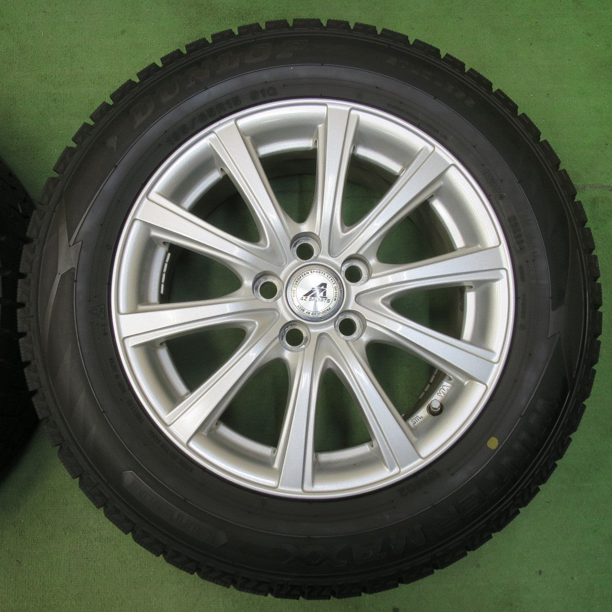 バリ溝！23年！9.5分以上★プリウス 等 195/65R15 スタッドレス ダンロップ ウインターマックス WM02 AZ SPORTS AZスポーツ 15インチ PCD100/5H★5123014イス