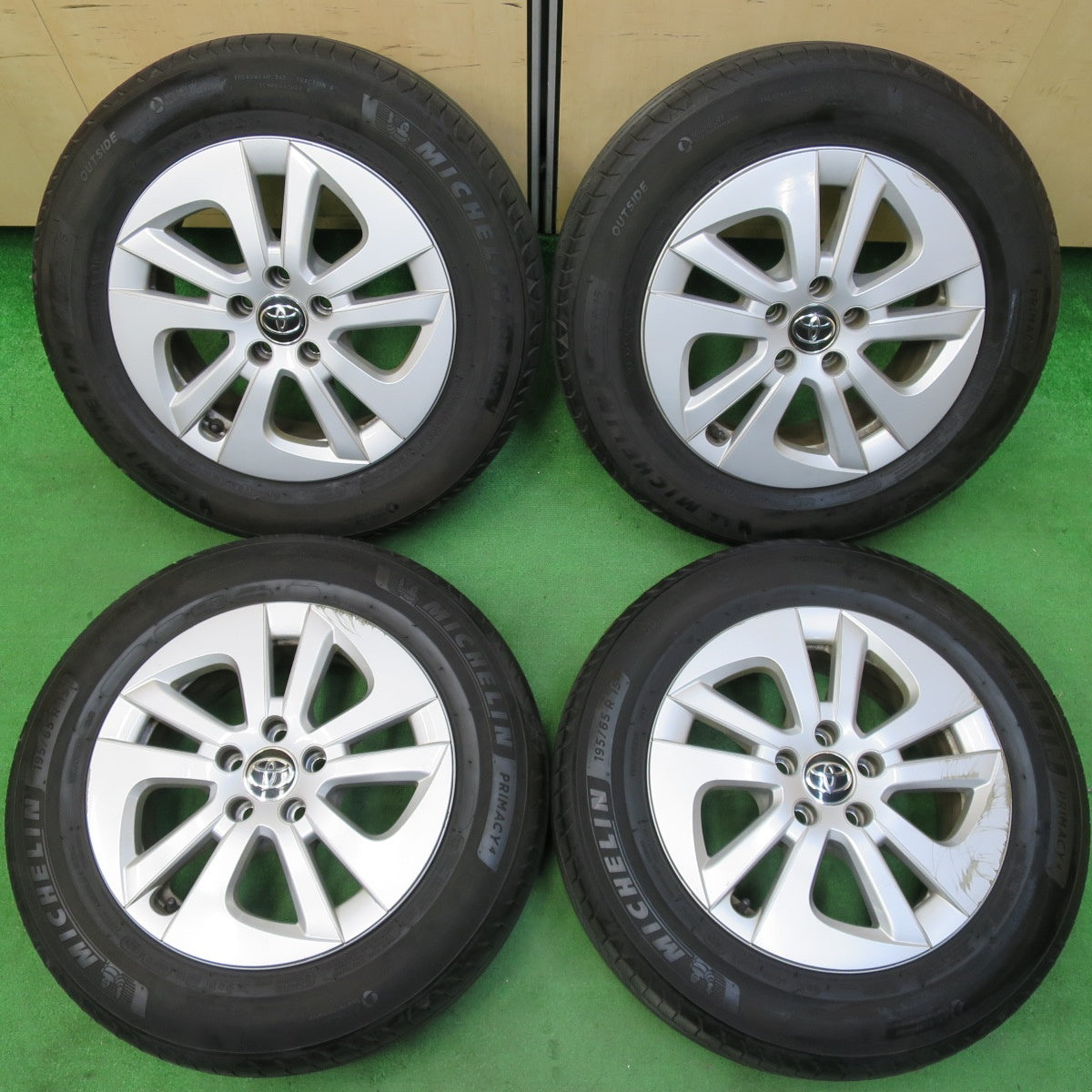 *送料無料* バリ溝！20年！8.5分★トヨタ 50系 プリウス 純正 195/65R15 ミシュラン プライマシー4 15インチ PCD100/5H★4061404イノ