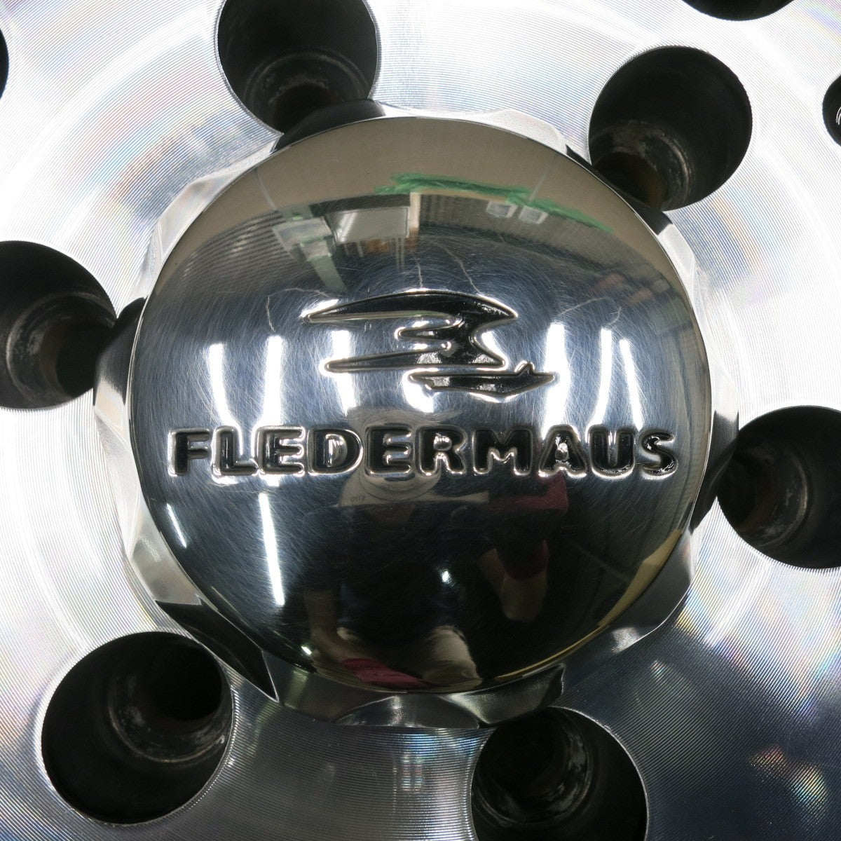 送料無料* キレイ☆ハイエース等 FLEDERMAUS CUERVO8 ホイール 16