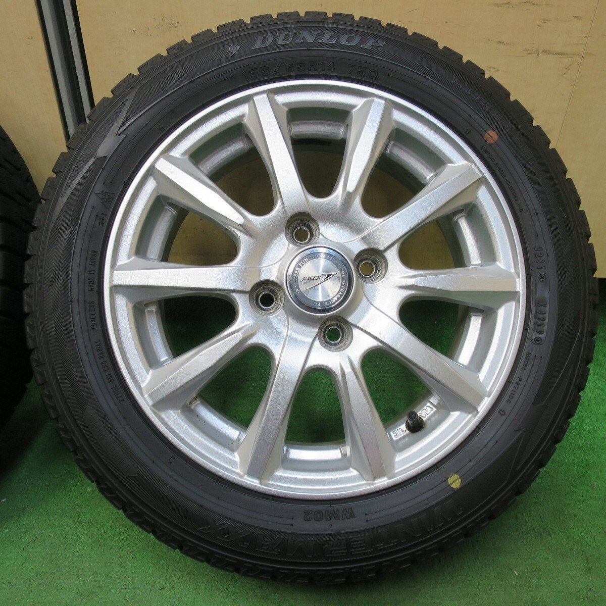 バリ溝！キレイ！9分★スタッドレス 155/65R14 ダンロップ ウインターマックス WM02 JOKER ジョーカー 14インチ PCD100/4H★5011603イス