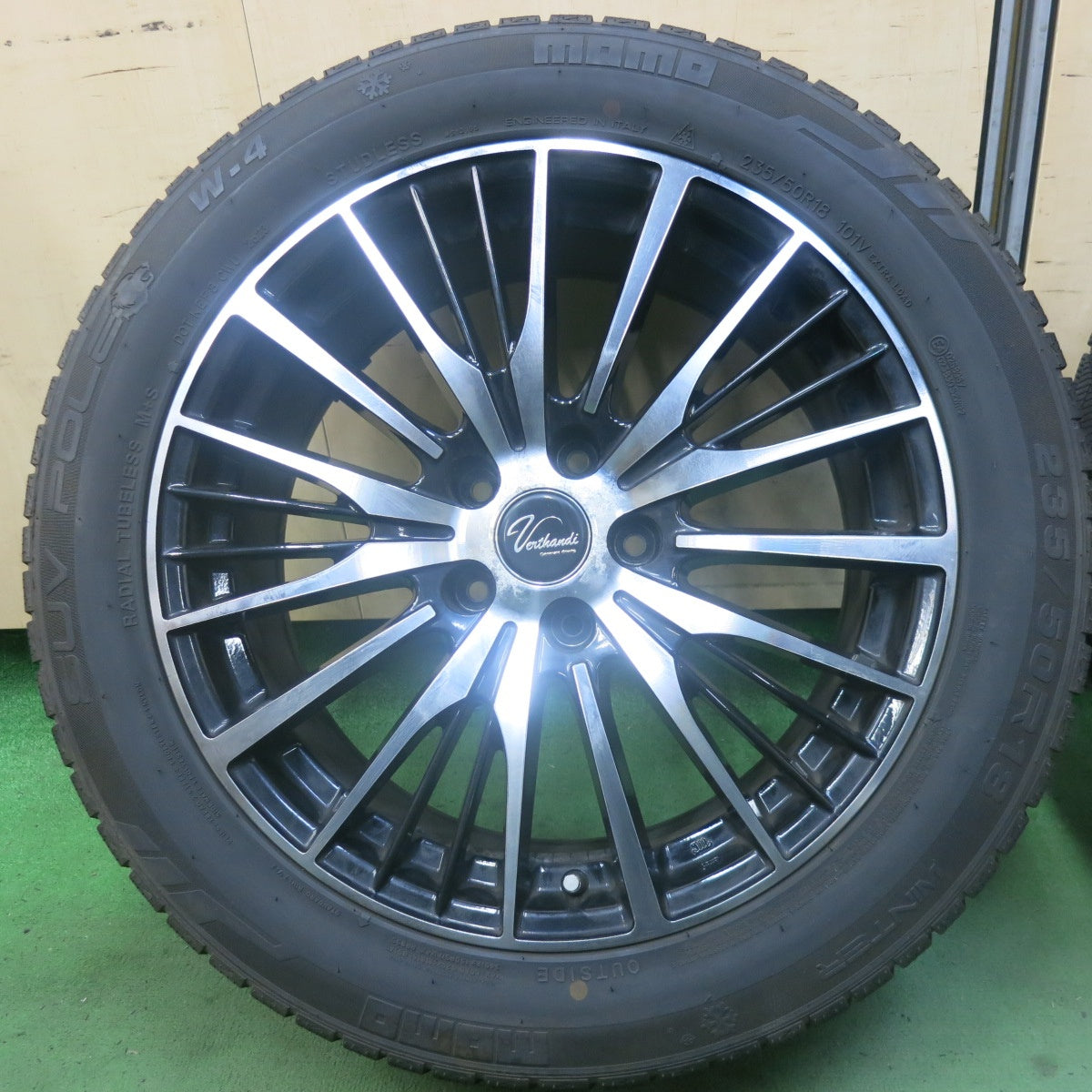 バリ溝！23年！9分★スタッドレス 235/50R18 MOMO SUV POLE W-4 Verthandi ヴェルサンディ ヴェルザンディ 18インチ PCD114.3/5H★6022403SKス